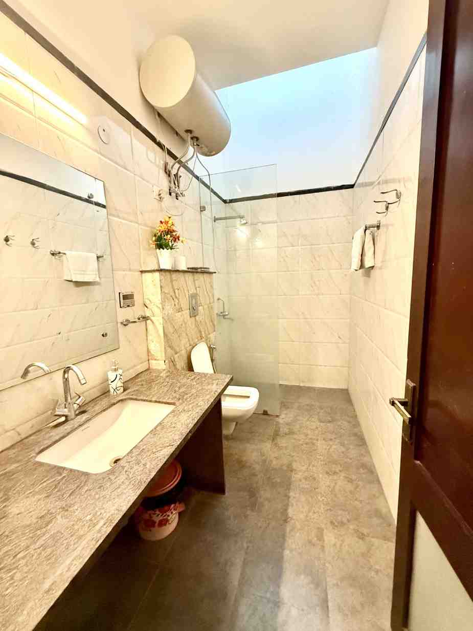 3 Bhk Luxurious Farm with Pool in Gurugram 