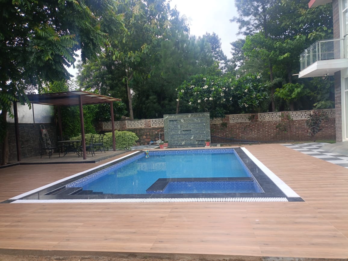 3Bhk Luxurious Farmhouse in Gurugram with Private Pool 