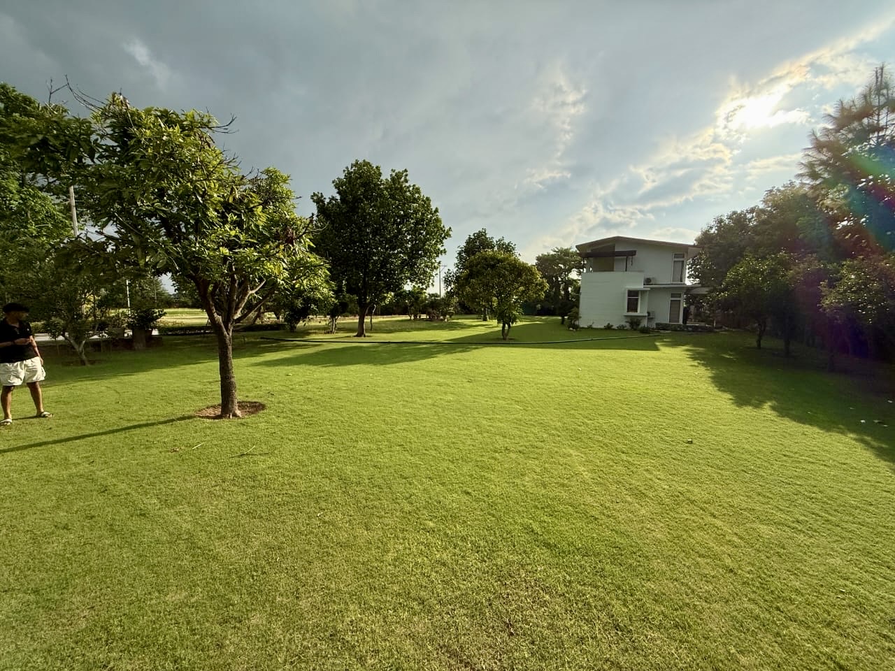 3Bhk Luxurious Farmhouse in Gurugram with Private Pool 