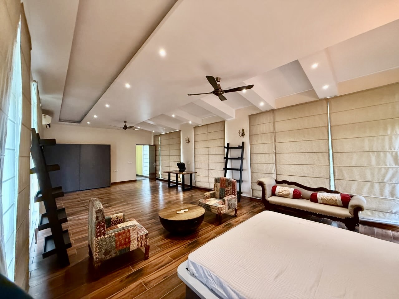 3Bhk Luxurious Farmhouse in Gurugram with Private Pool 