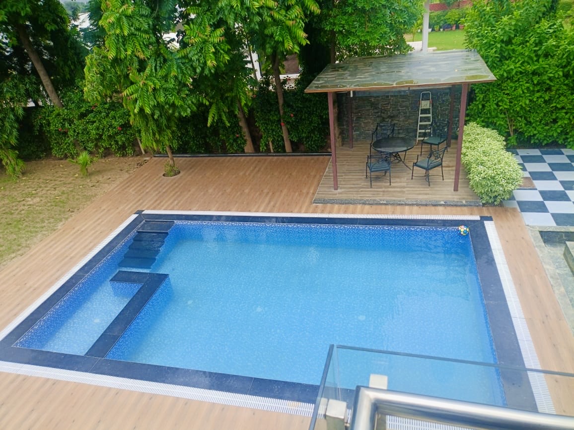 3Bhk Luxurious Farmhouse in Gurugram with Private Pool 