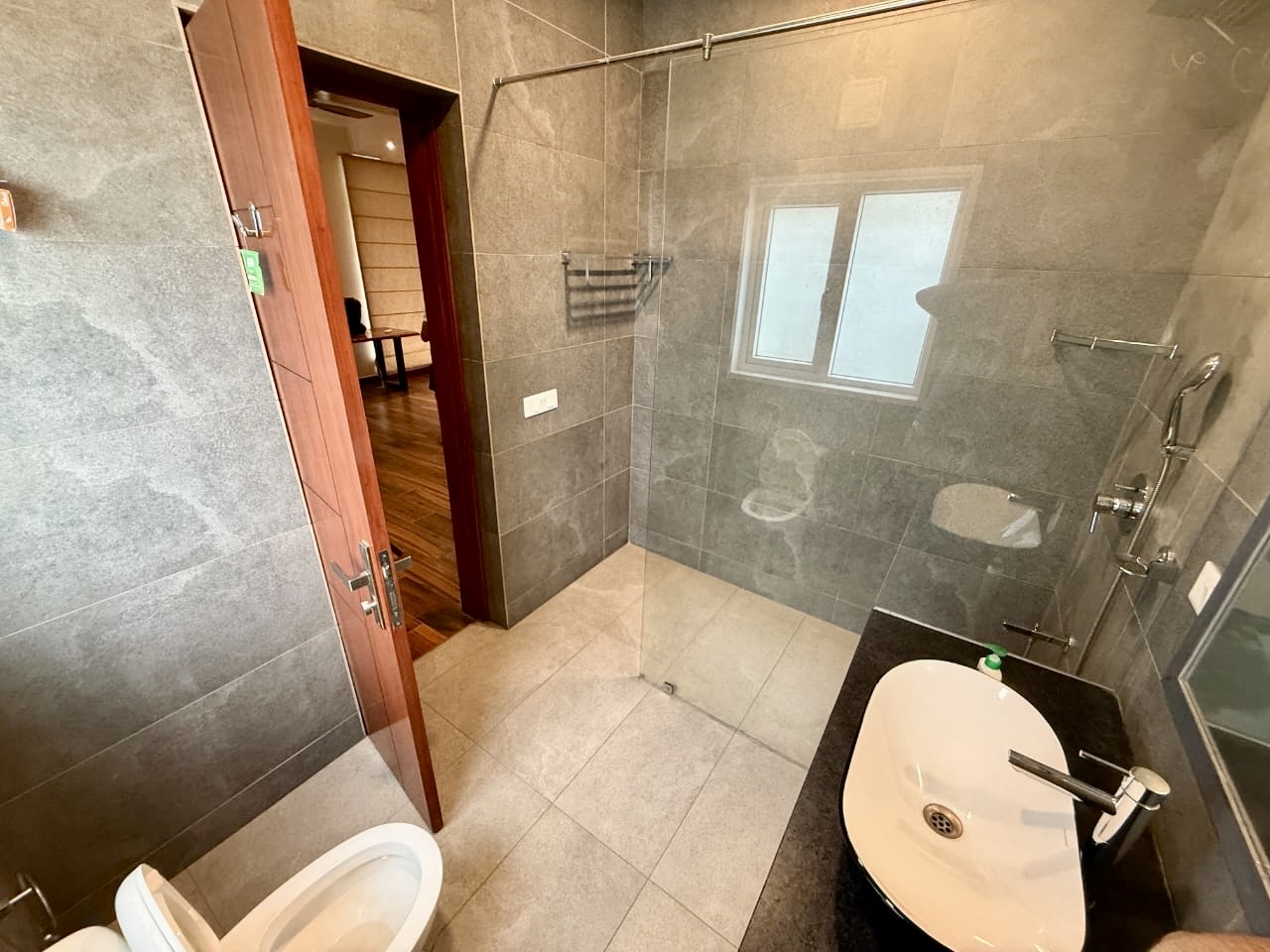 3Bhk Luxurious Farmhouse in Gurugram with Private Pool 