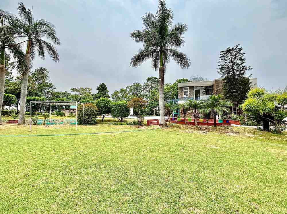 3 Bhk Luxurious Farm with Pool in Gurugram 