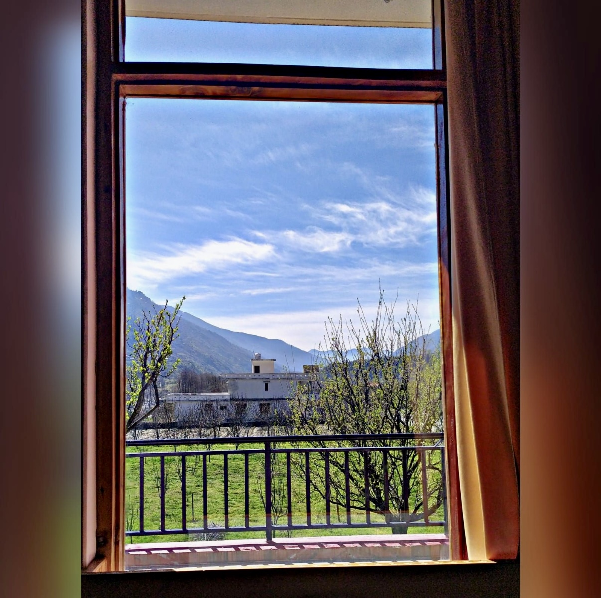 3 Bhk Apartment with Kitchen & Balcony near Manali