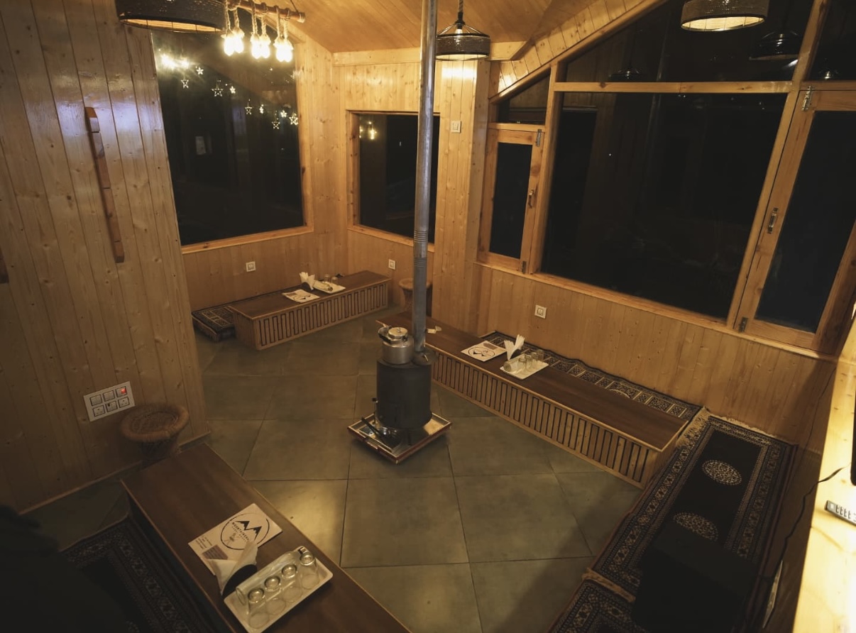 3 Bhk Apartment with Kitchen & Balcony near Manali