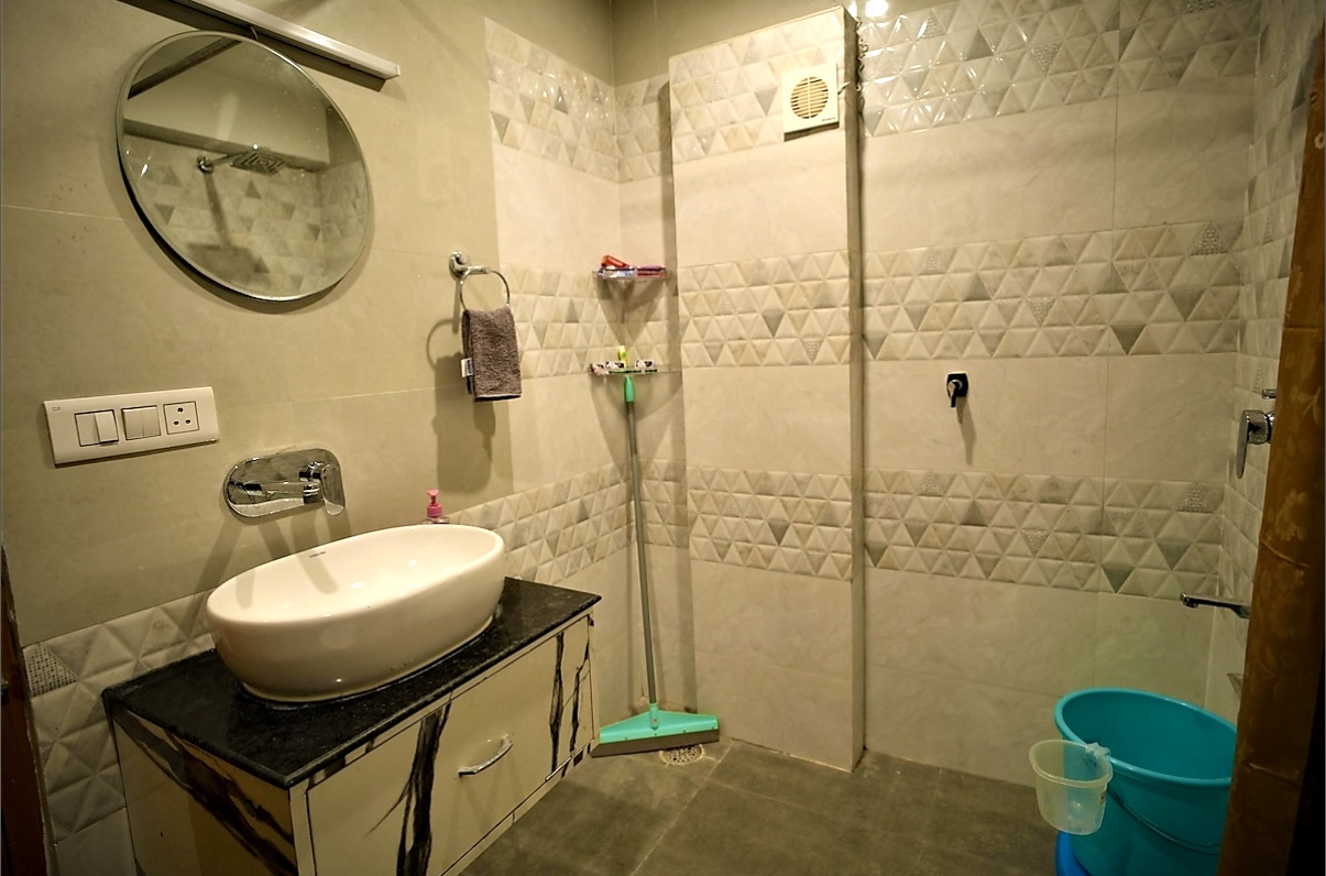 3 Bhk Apartment with Kitchen & Balcony near Manali