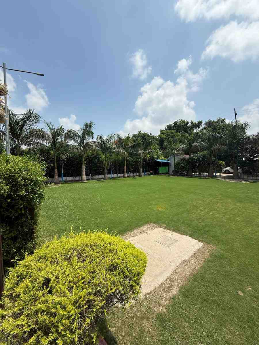 4 Bhk Luxurious Farmhouse in Noida