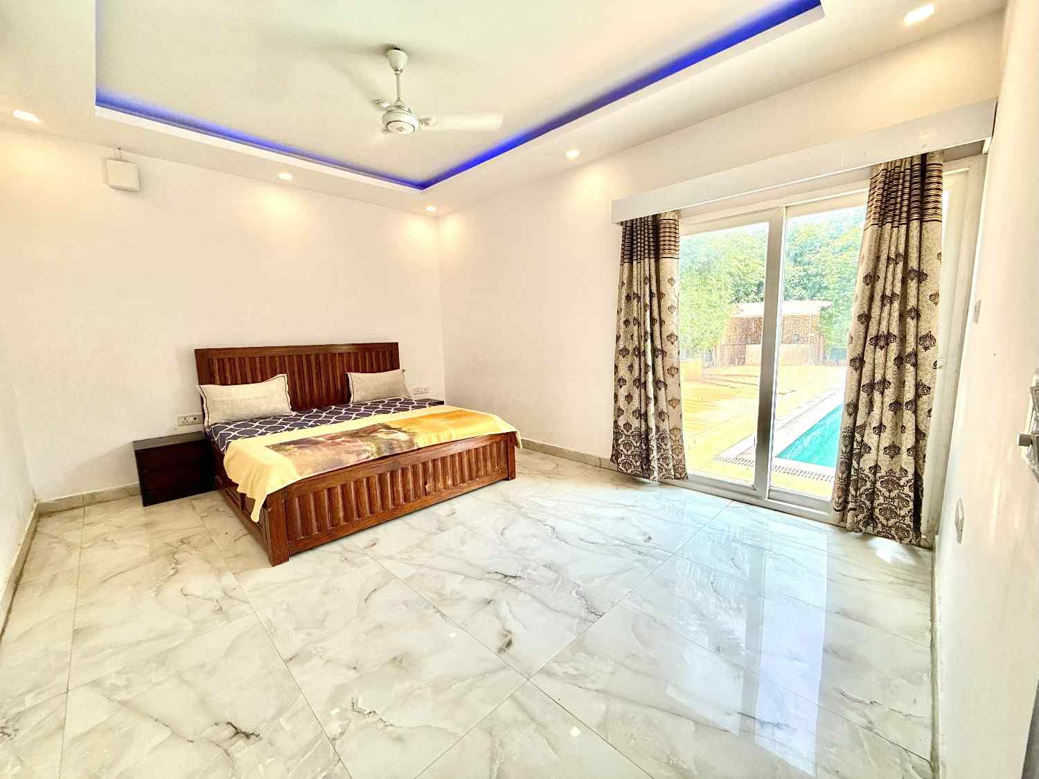 4 Bhk Luxurious Farmhouse in Noida