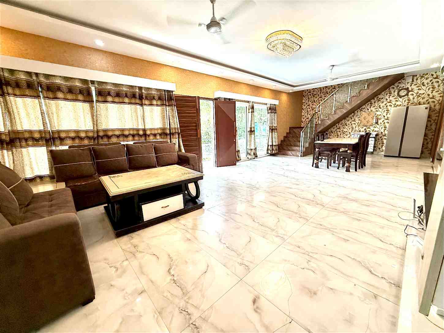 4 Bhk Luxurious Farmhouse in Noida