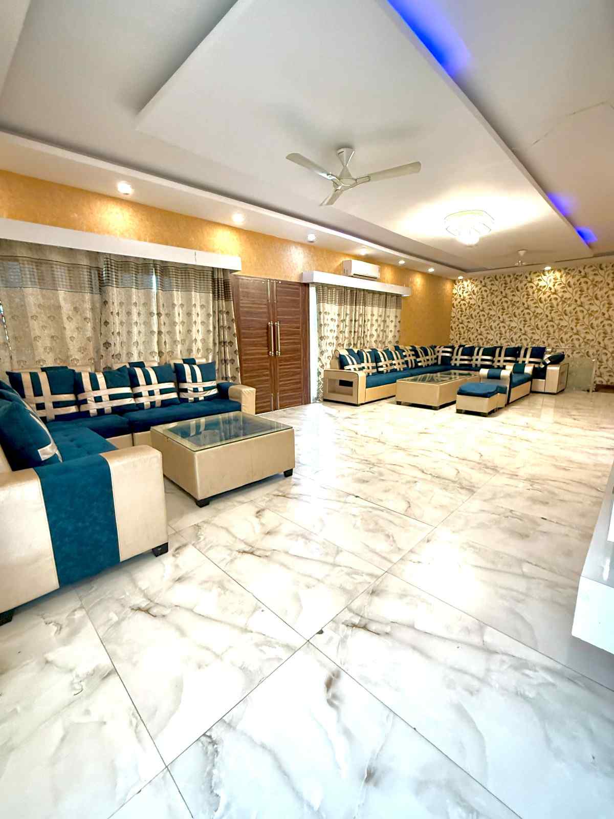 4 Bhk Luxurious Farmhouse in Noida