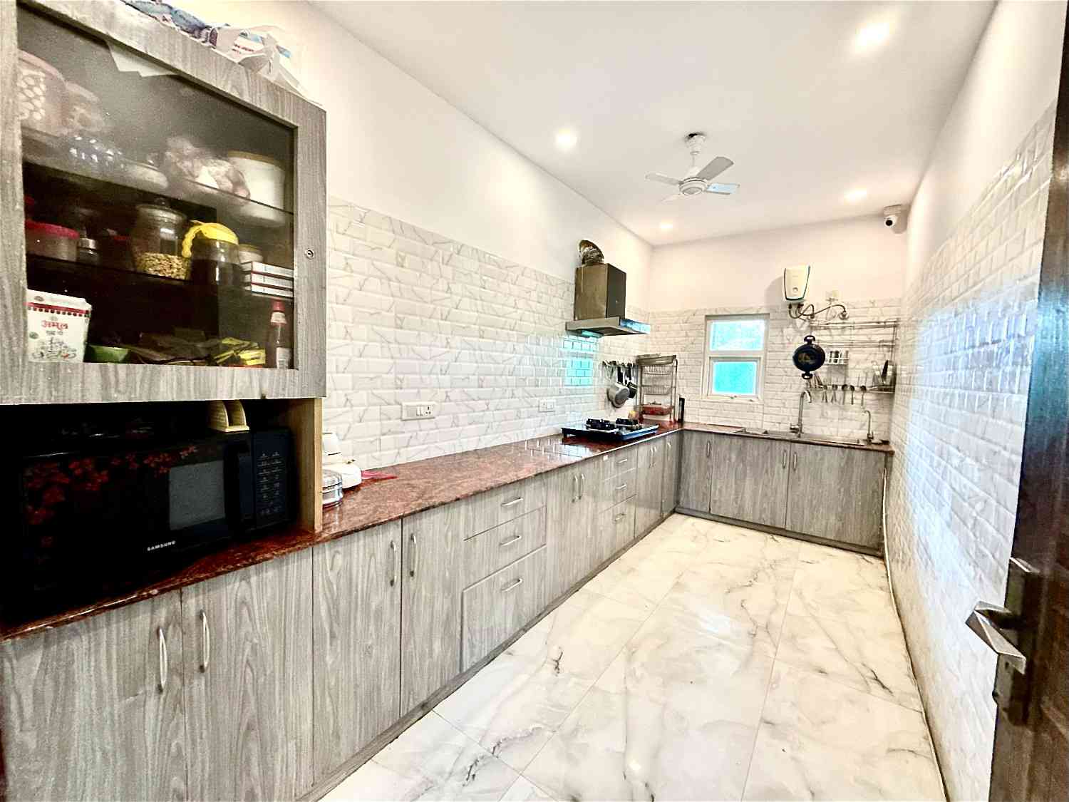 4 Bhk Luxurious Farmhouse in Noida