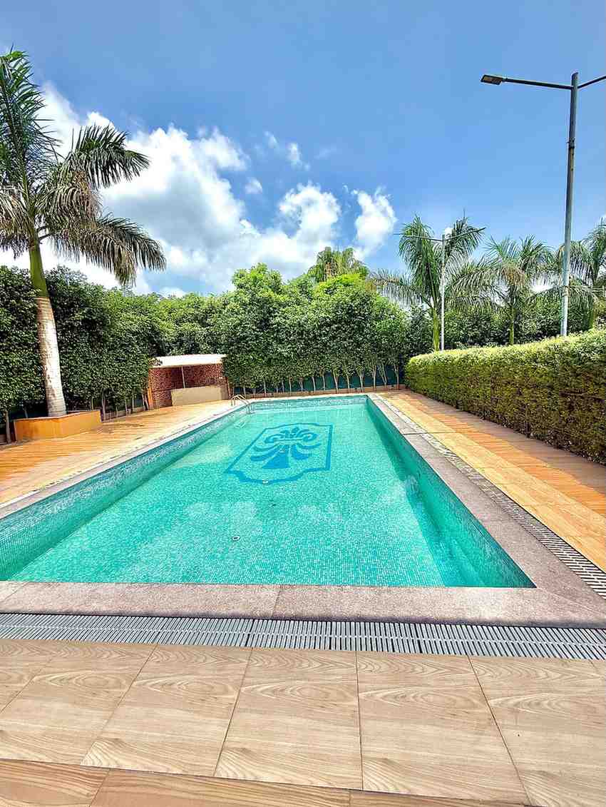 4 Bhk Luxurious Farmhouse in Noida