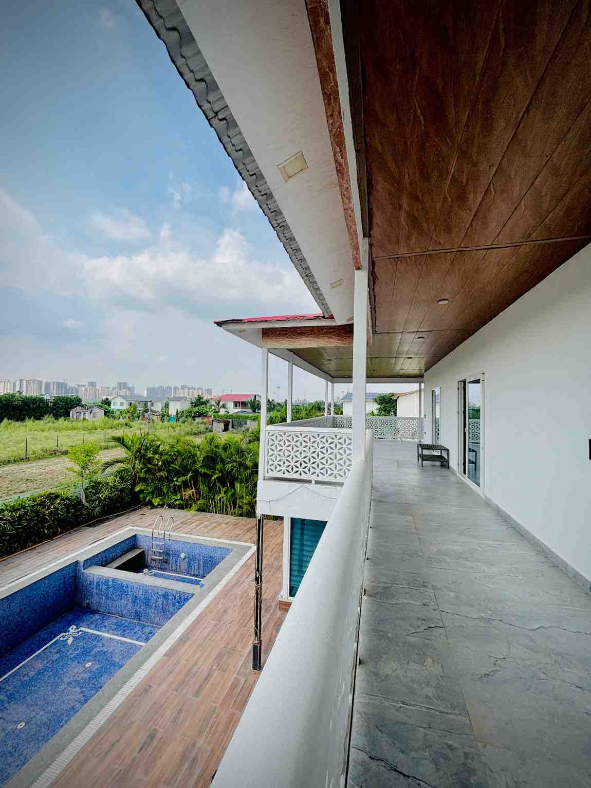 3 Bhk Lavish Farmhouse in Noida