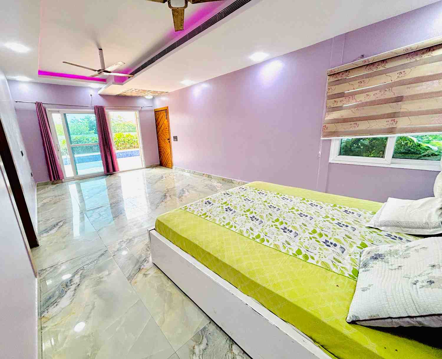 3 Bhk Lavish Farmhouse in Noida