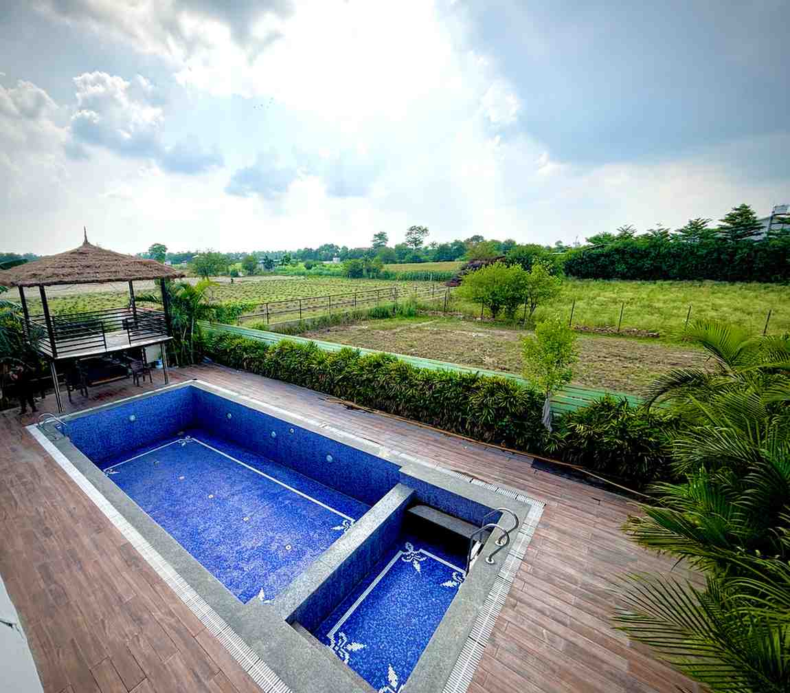 3 Bhk Lavish Farmhouse in Noida