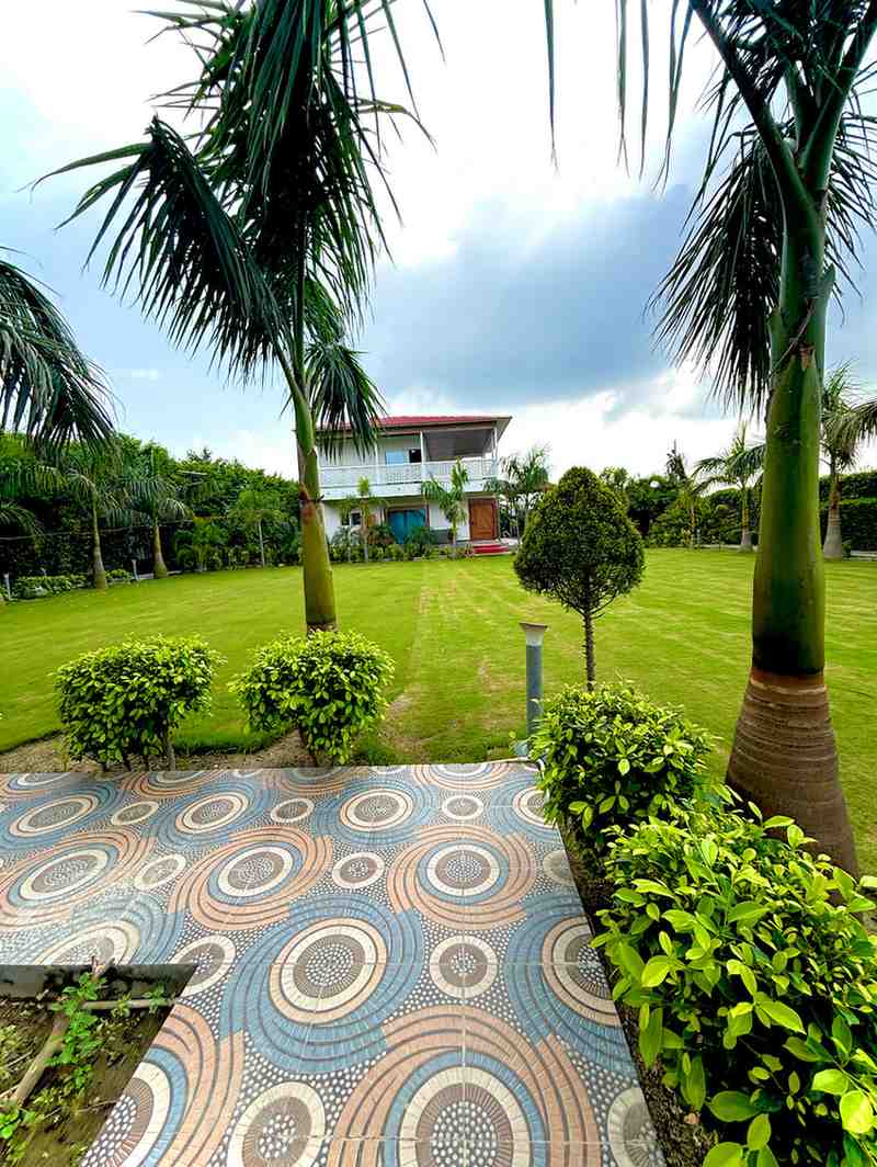 3 Bhk Lavish Farmhouse in Noida
