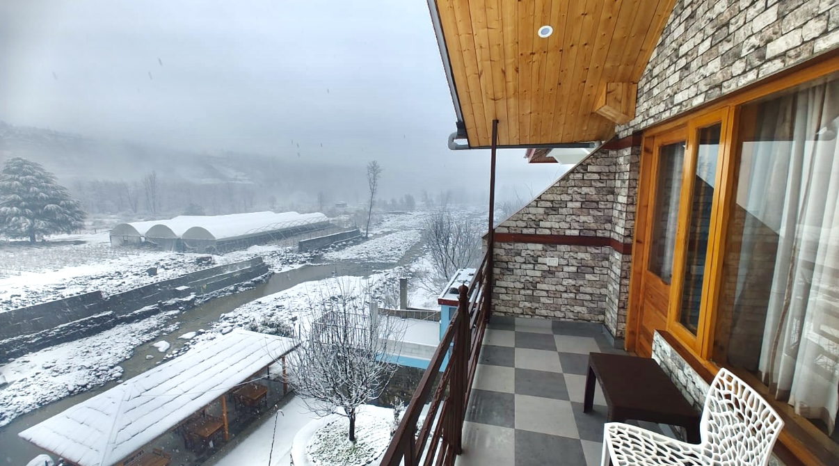 Riverside 1Bhk Attic Bedroom Apartment in Manali