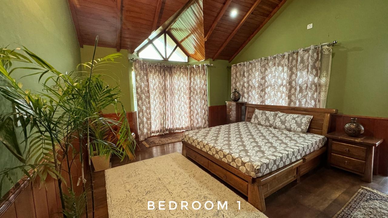 3 Bhk Lavish Wooden Villa with Kitchen & Chef Near Manali