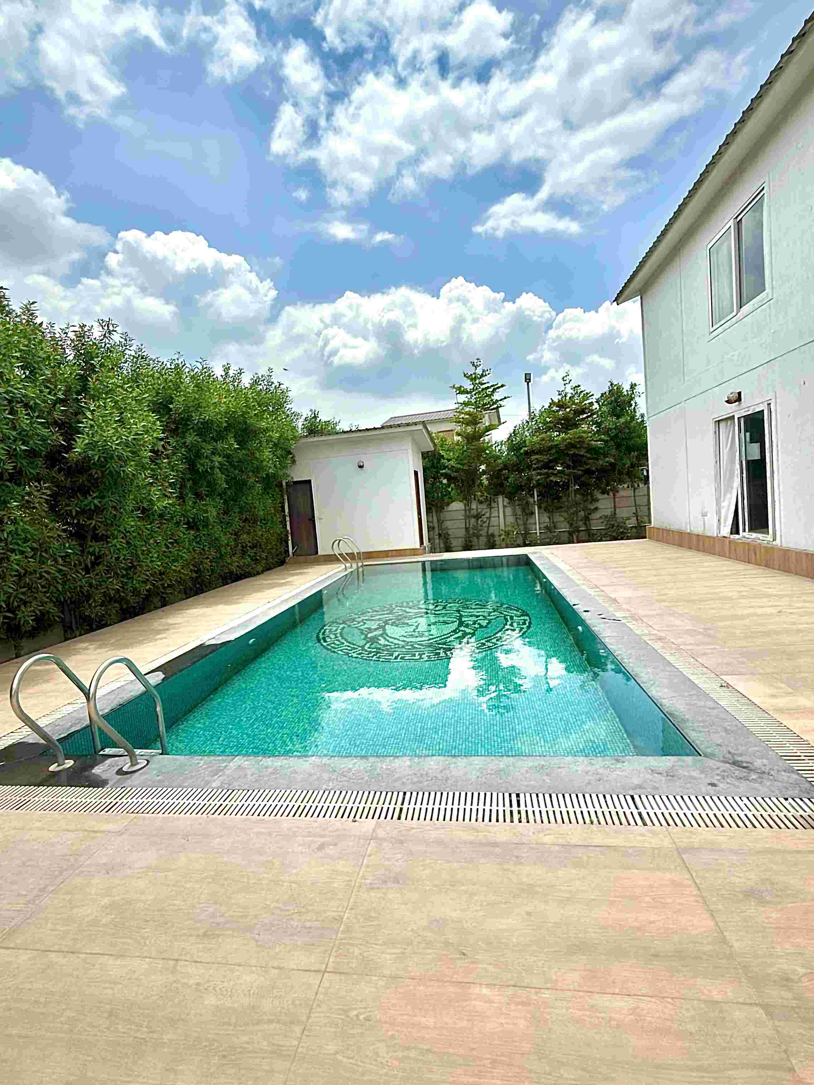 4 Bhk Farmhouse in Noida