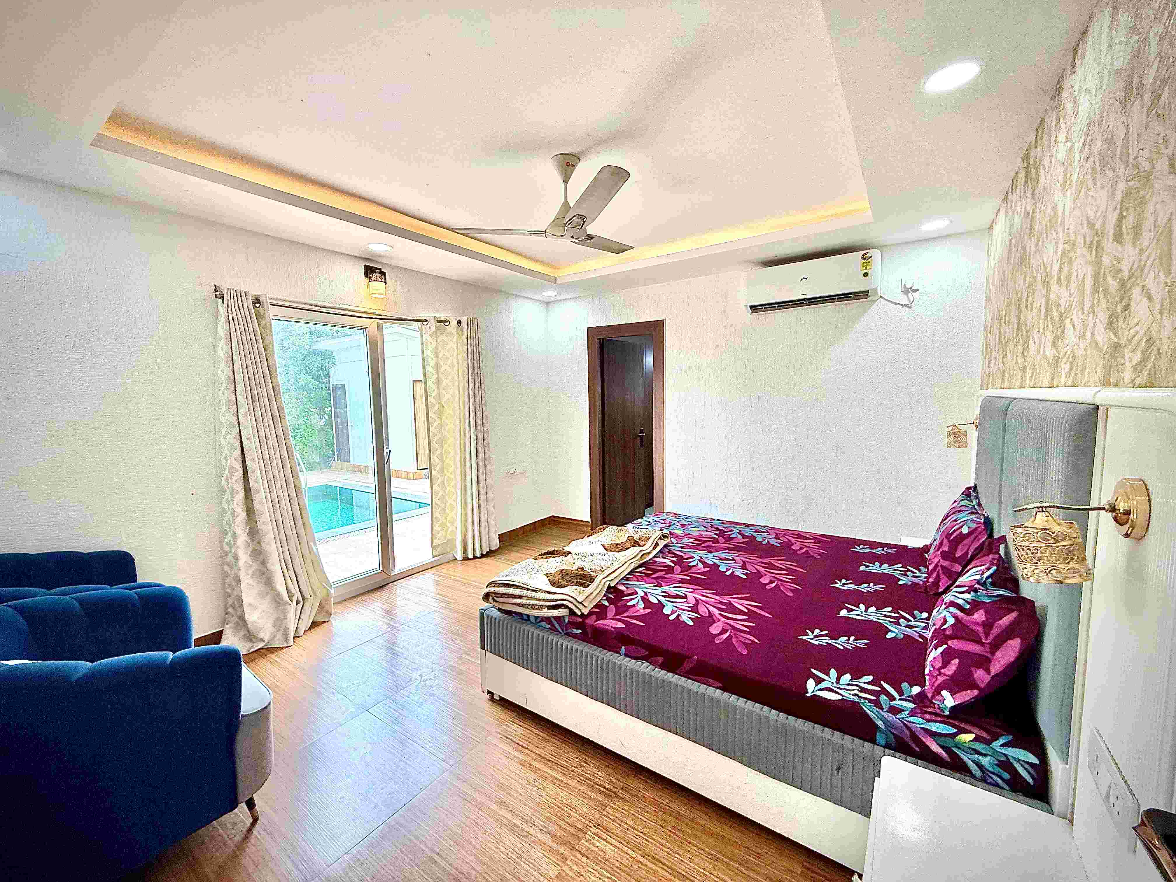 4 Bhk Farmhouse in Noida