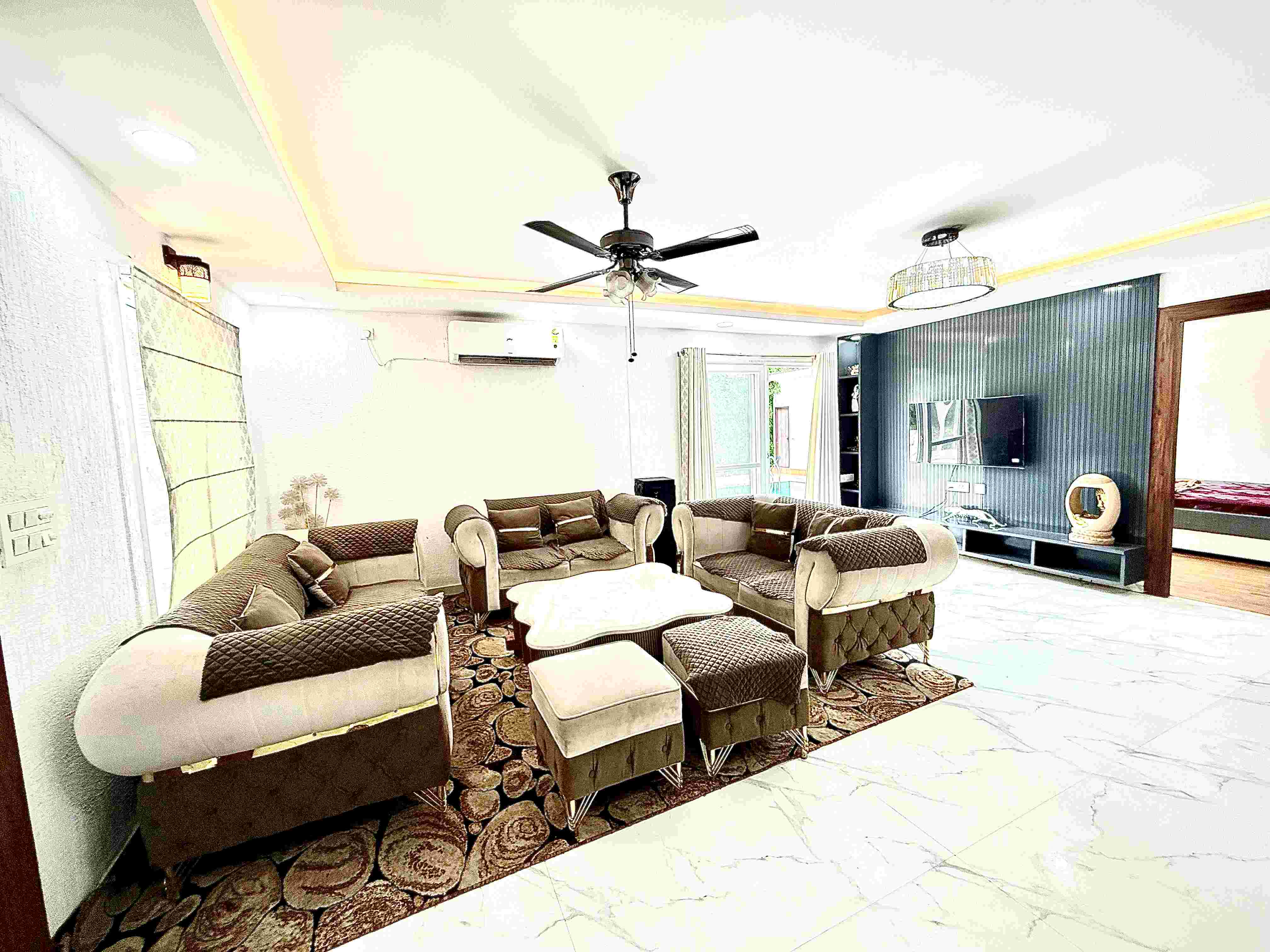 4 Bhk Farmhouse in Noida