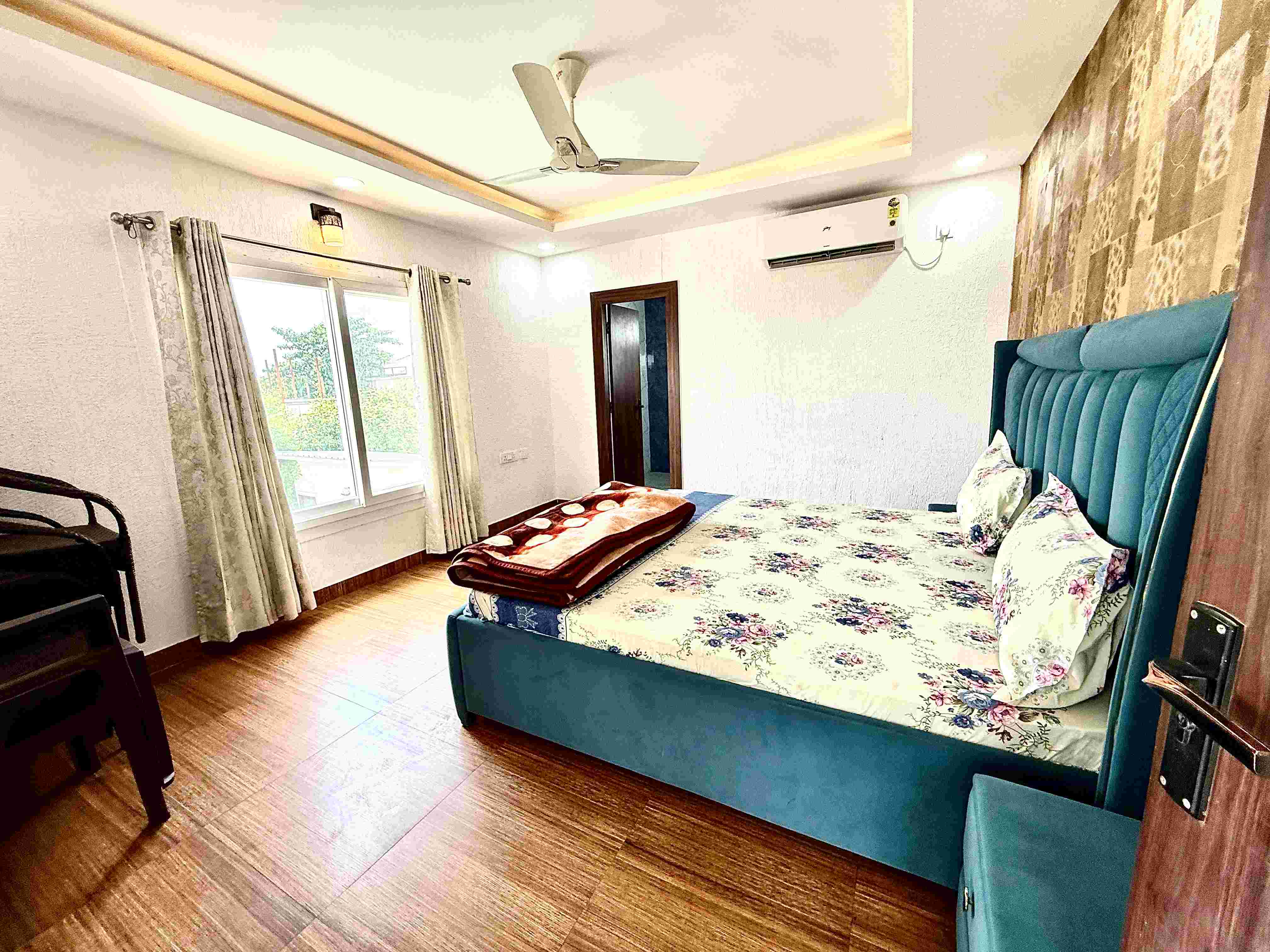 4 Bhk Farmhouse in Noida