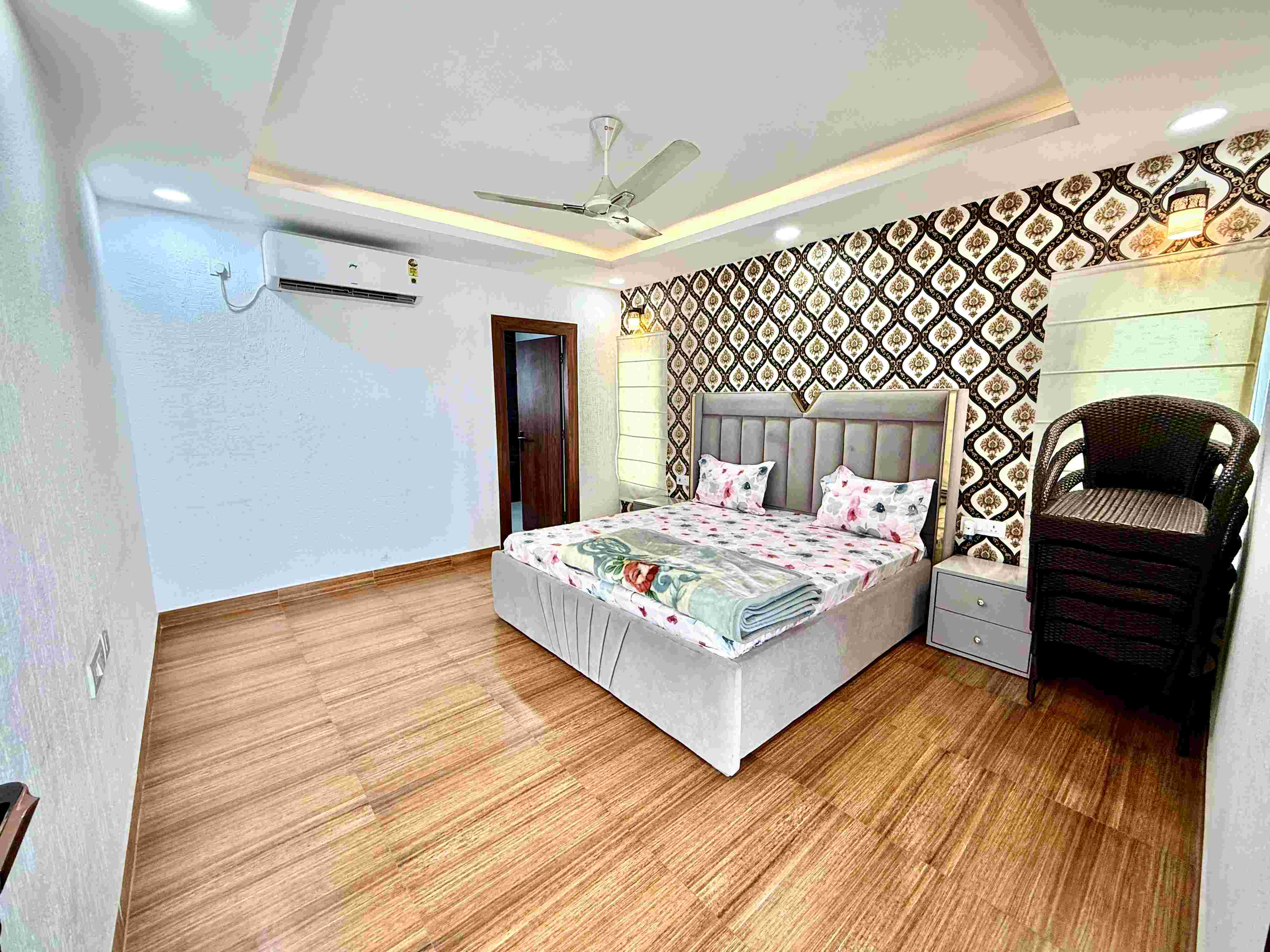 4 Bhk Farmhouse in Noida