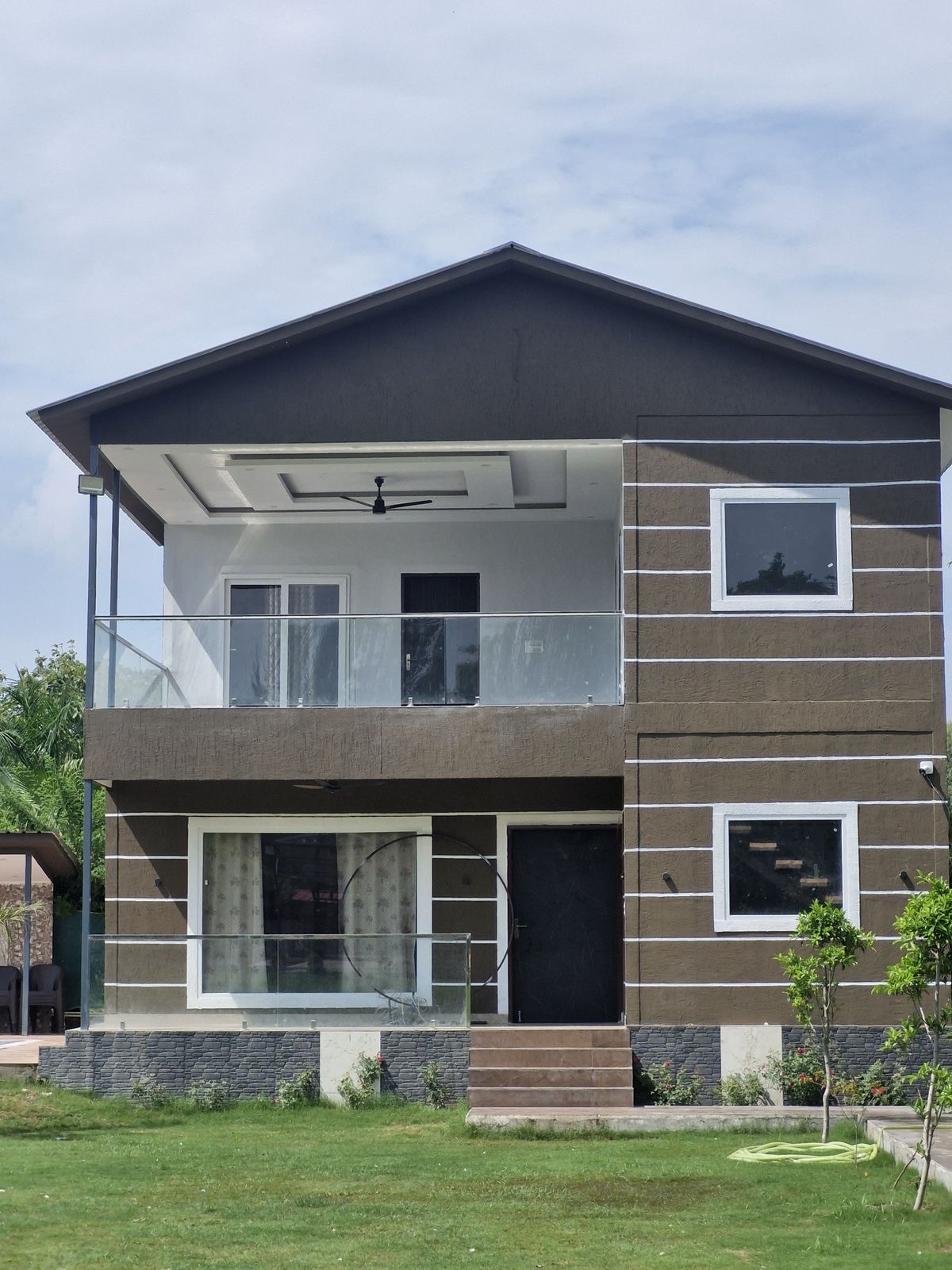 4 Bhk Farmhouse with Private Pool & Bar Area in Noida