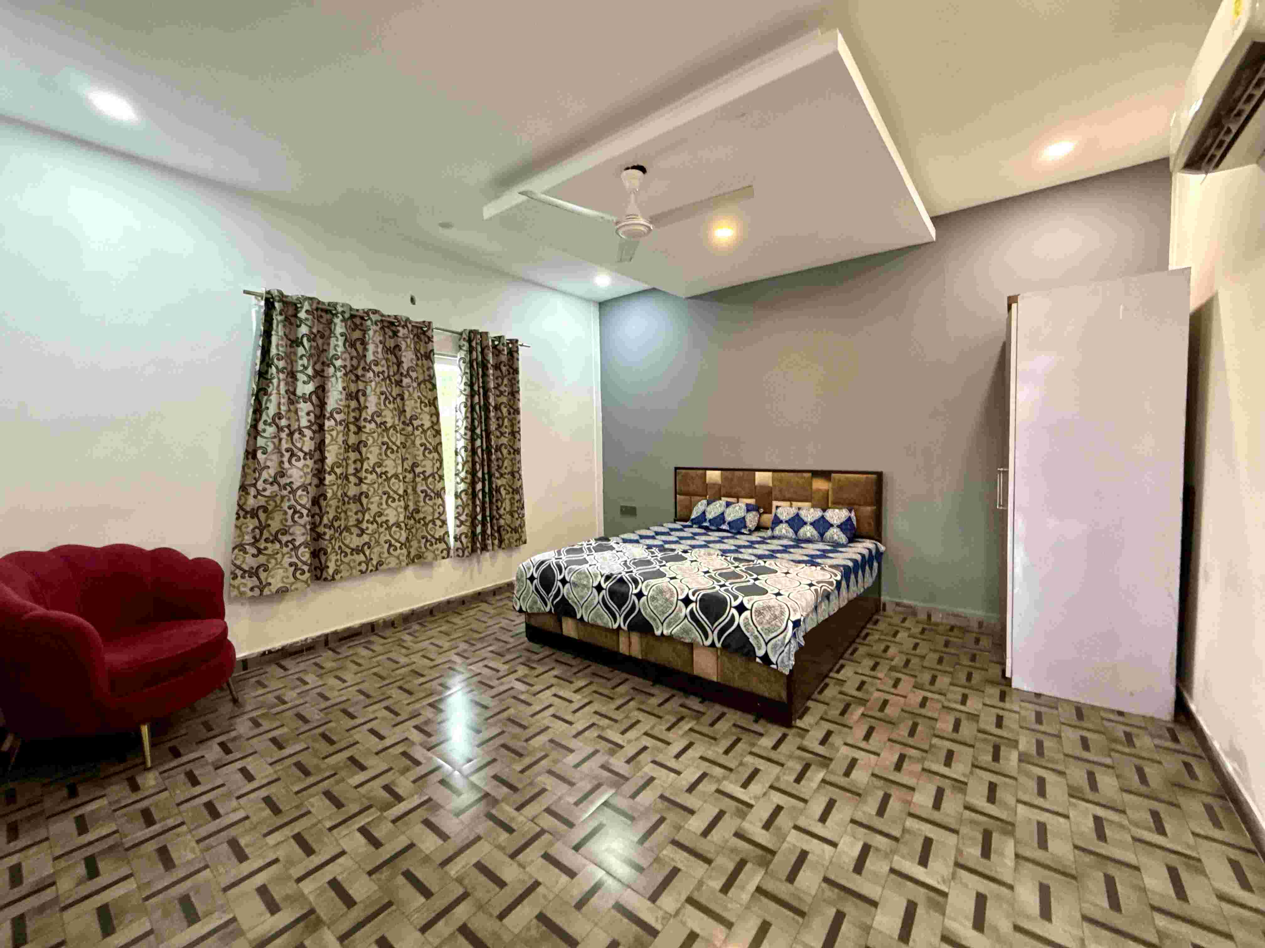 4Bhk Farmhouse with Private Pool in Noida