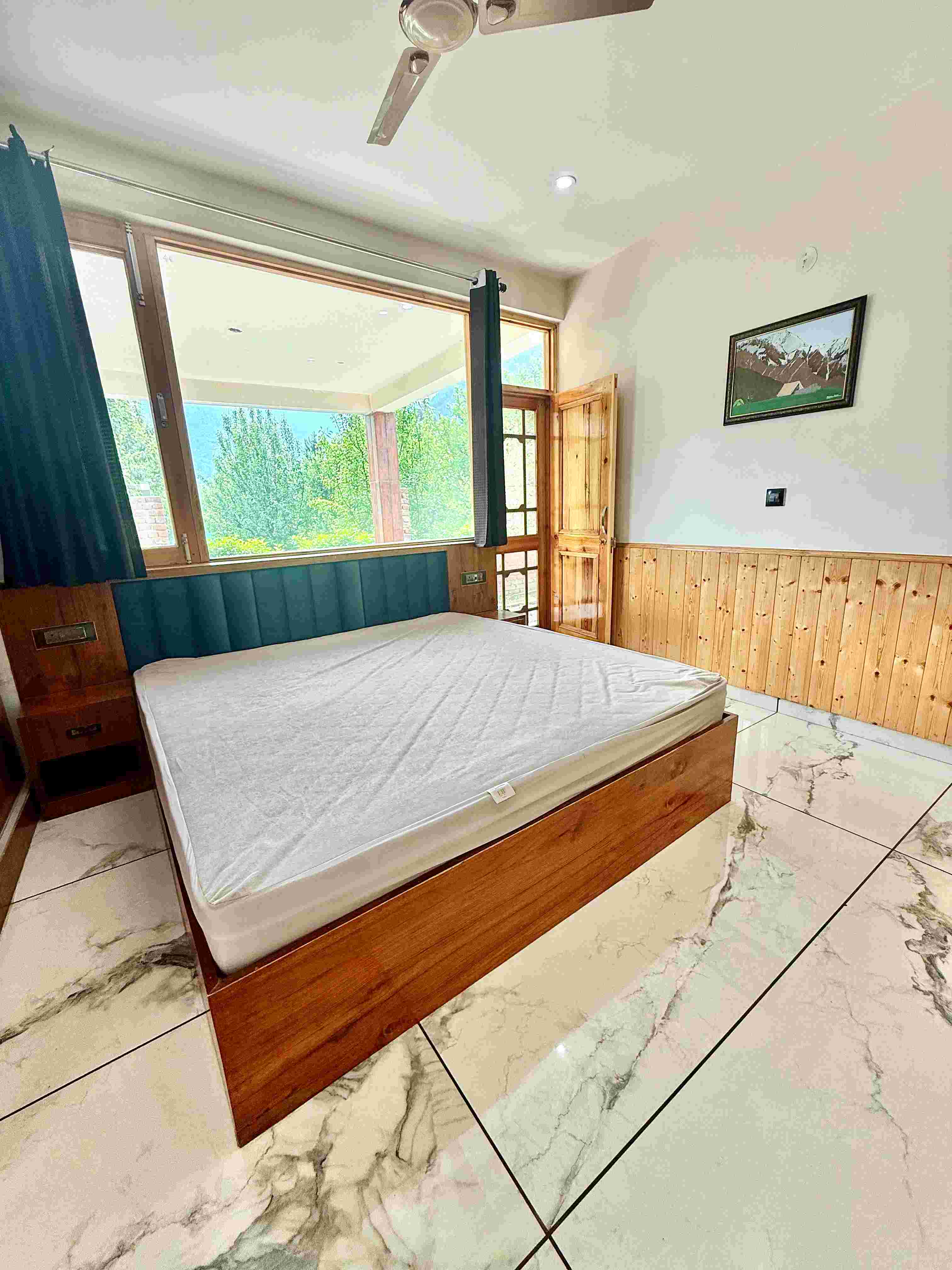 Luxurious 3 Bhk Glass Villa Near Manali 