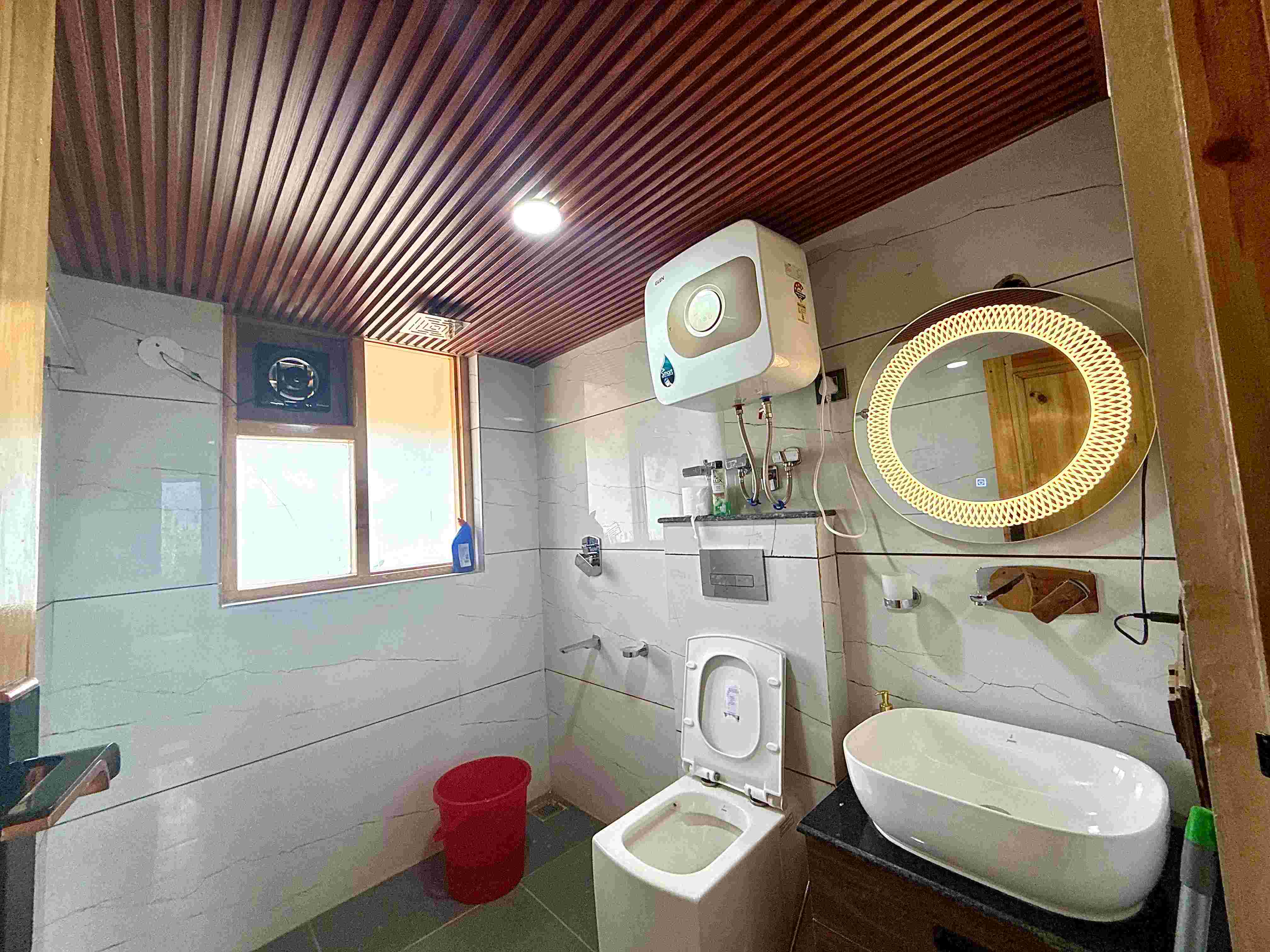 Luxurious 3 Bhk Glass Villa Near Manali 