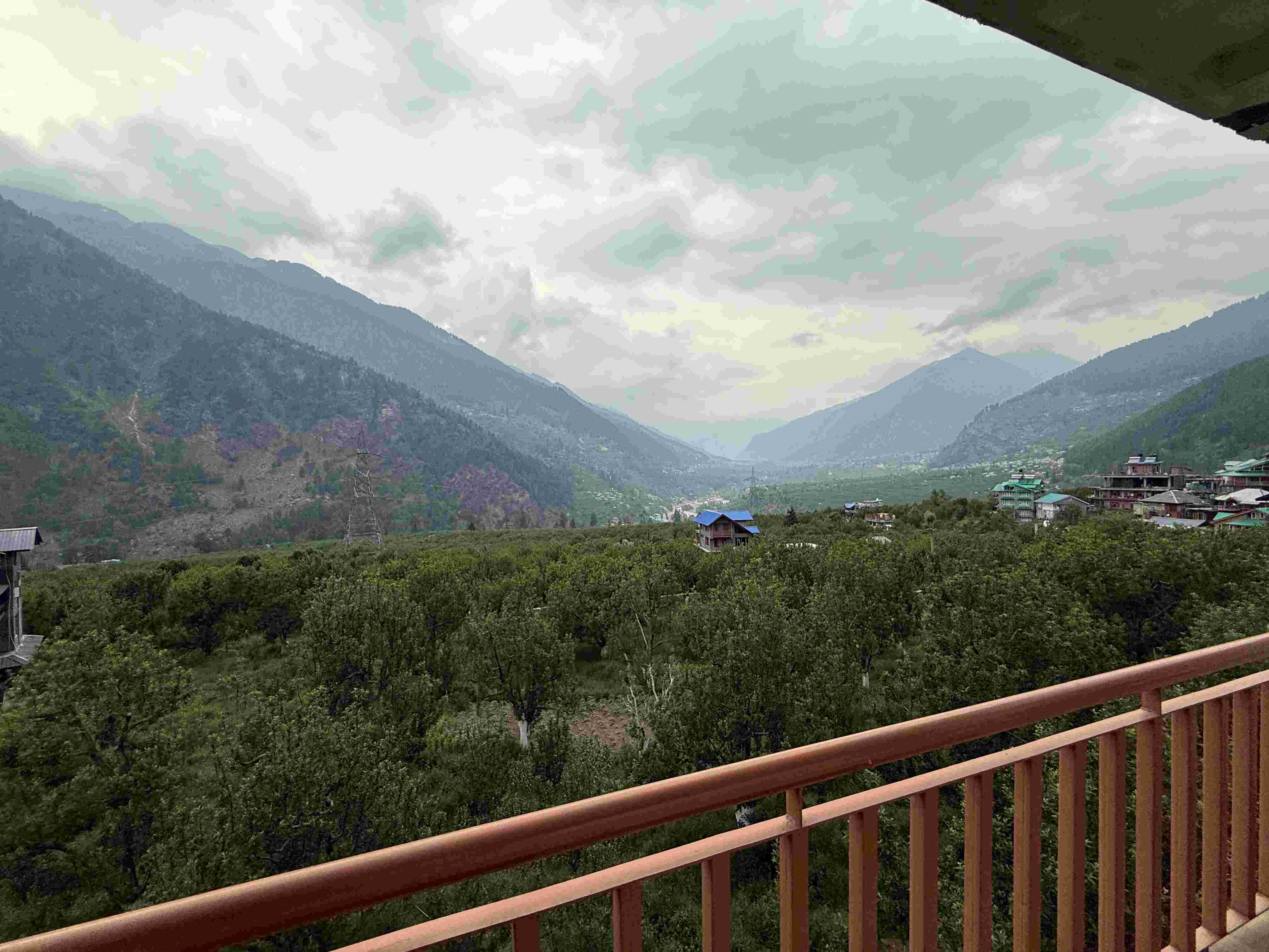 1 Room & Kitchen Homestay Near Manali 