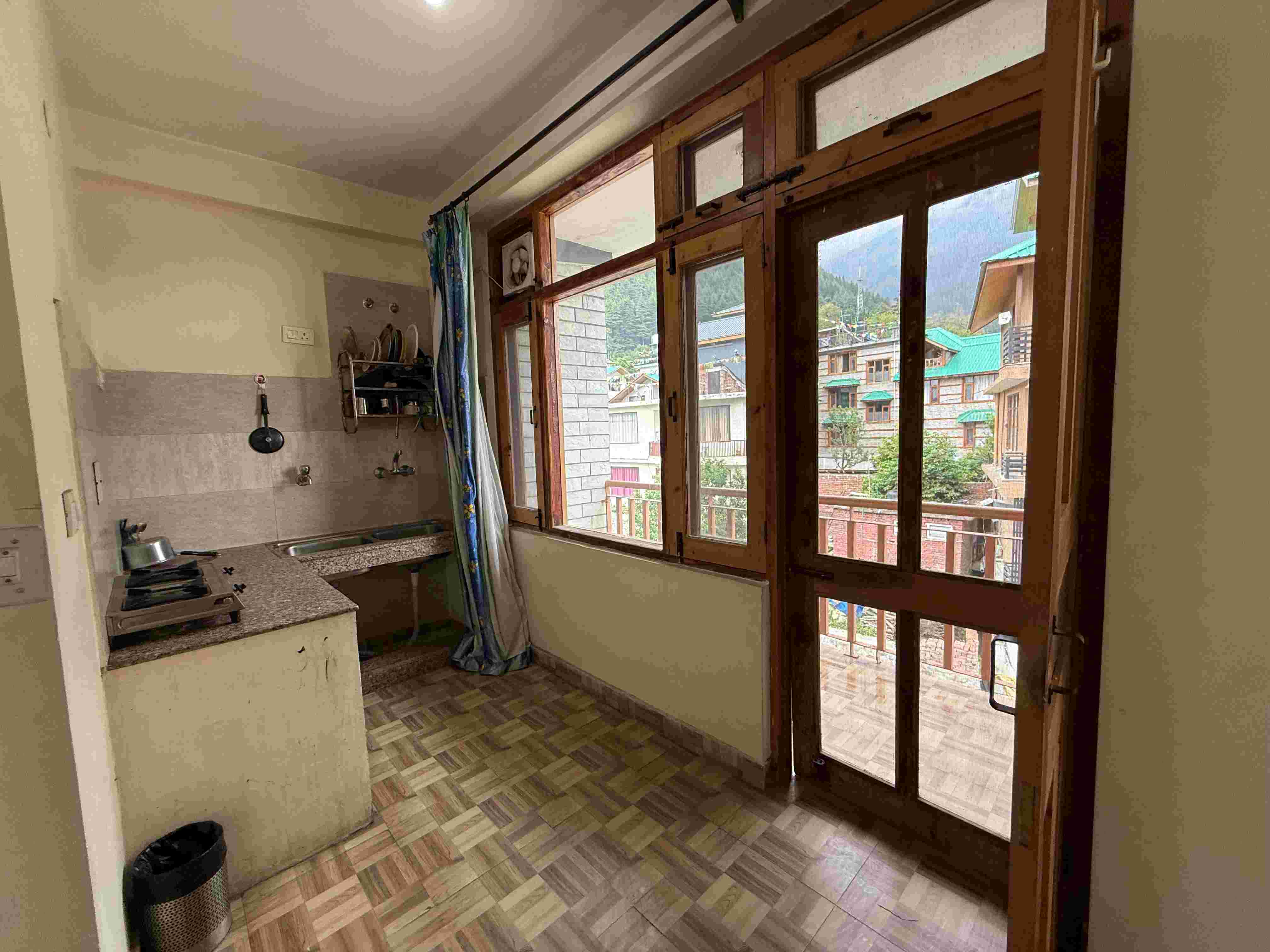 1 Room & Kitchen Homestay Near Manali 