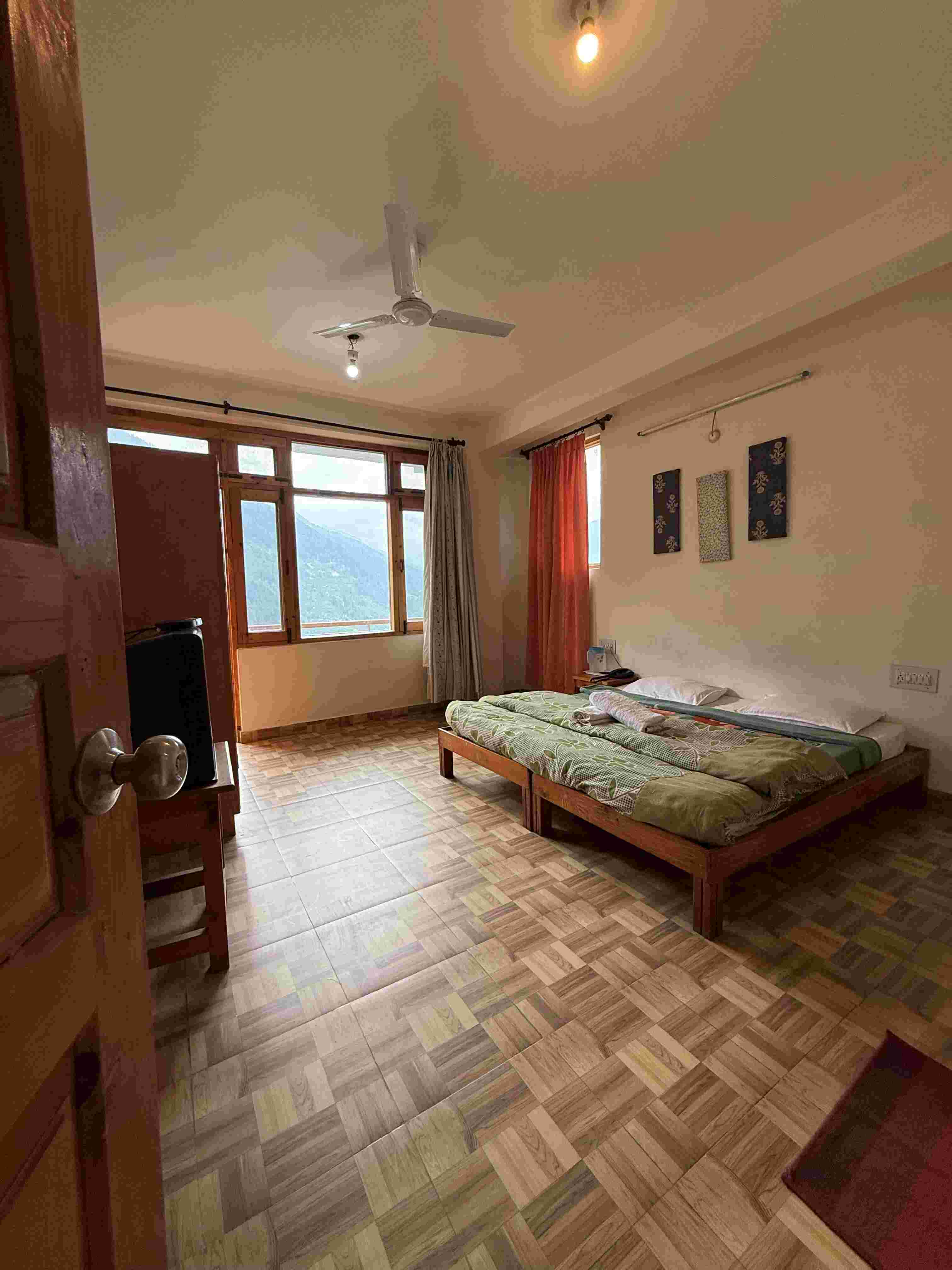 1 Room & Kitchen Homestay Near Manali 