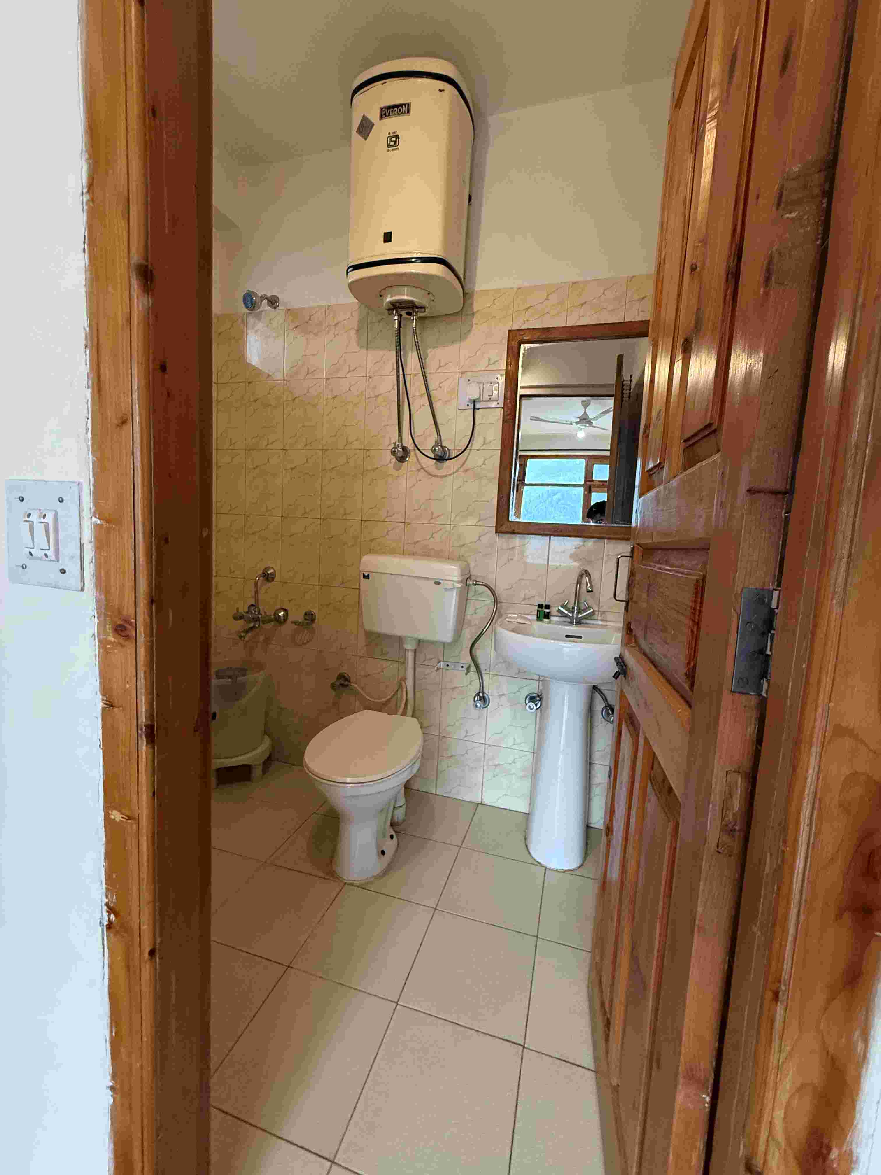 1 Room & Kitchen Homestay Near Manali 