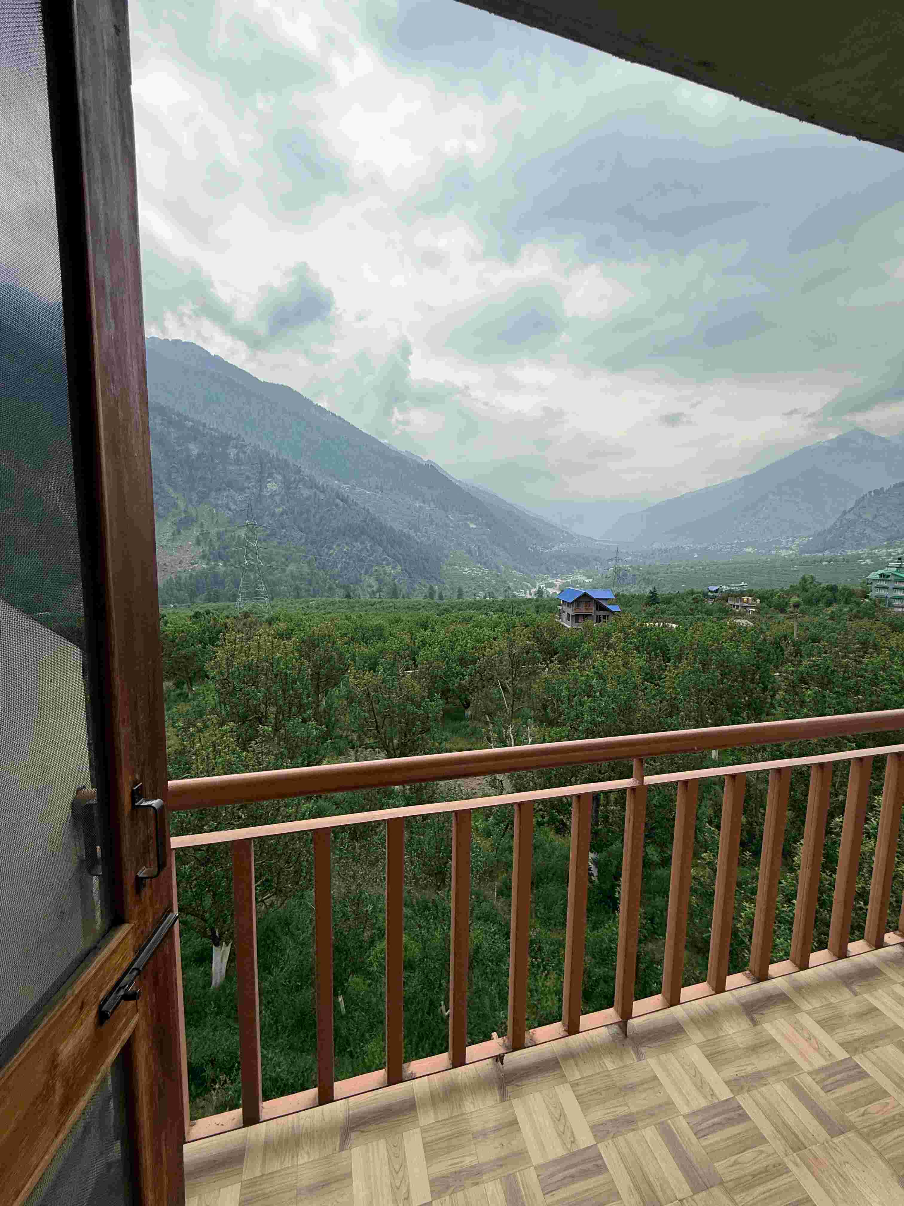 1 Room & Kitchen Homestay Near Manali 