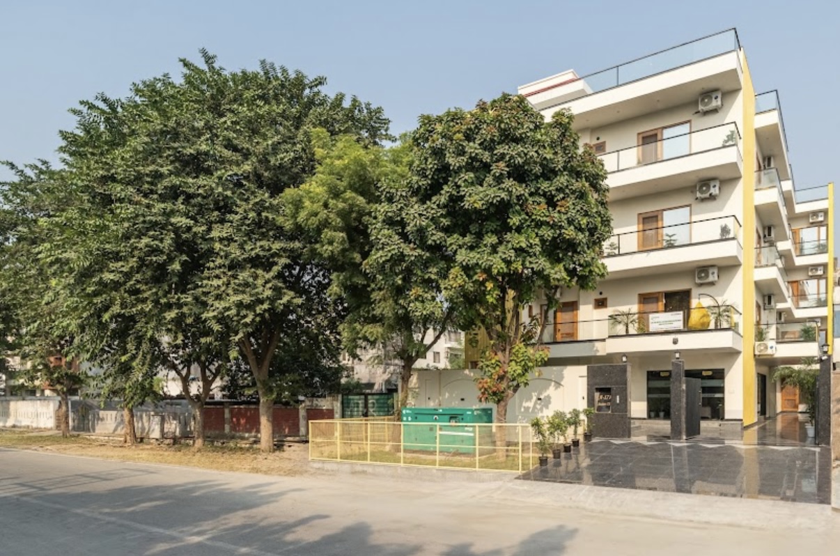 1 Bhk Service Apartment in Noida sector 72