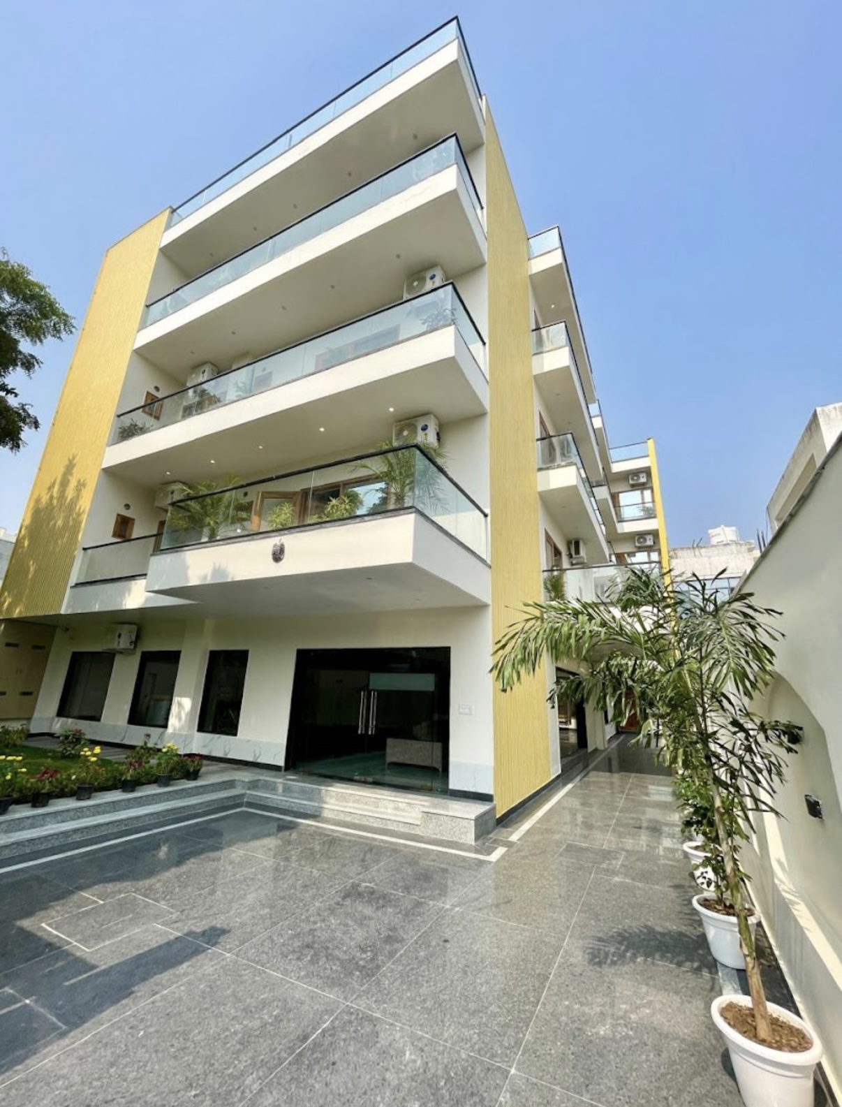 1 Bhk Service Apartment in Noida sector 72