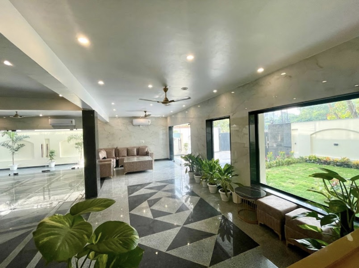 1 Bhk Service Apartment in Noida sector 72