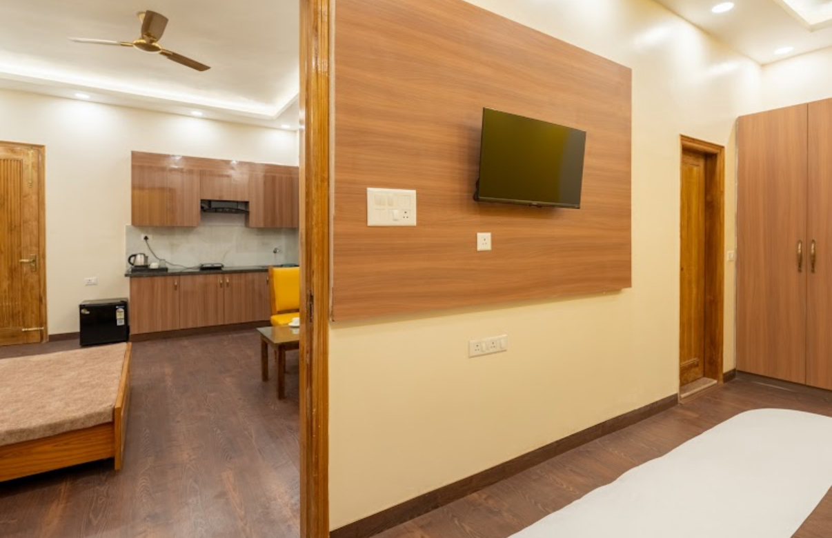 1 Bhk Service Apartment in Noida sector 72