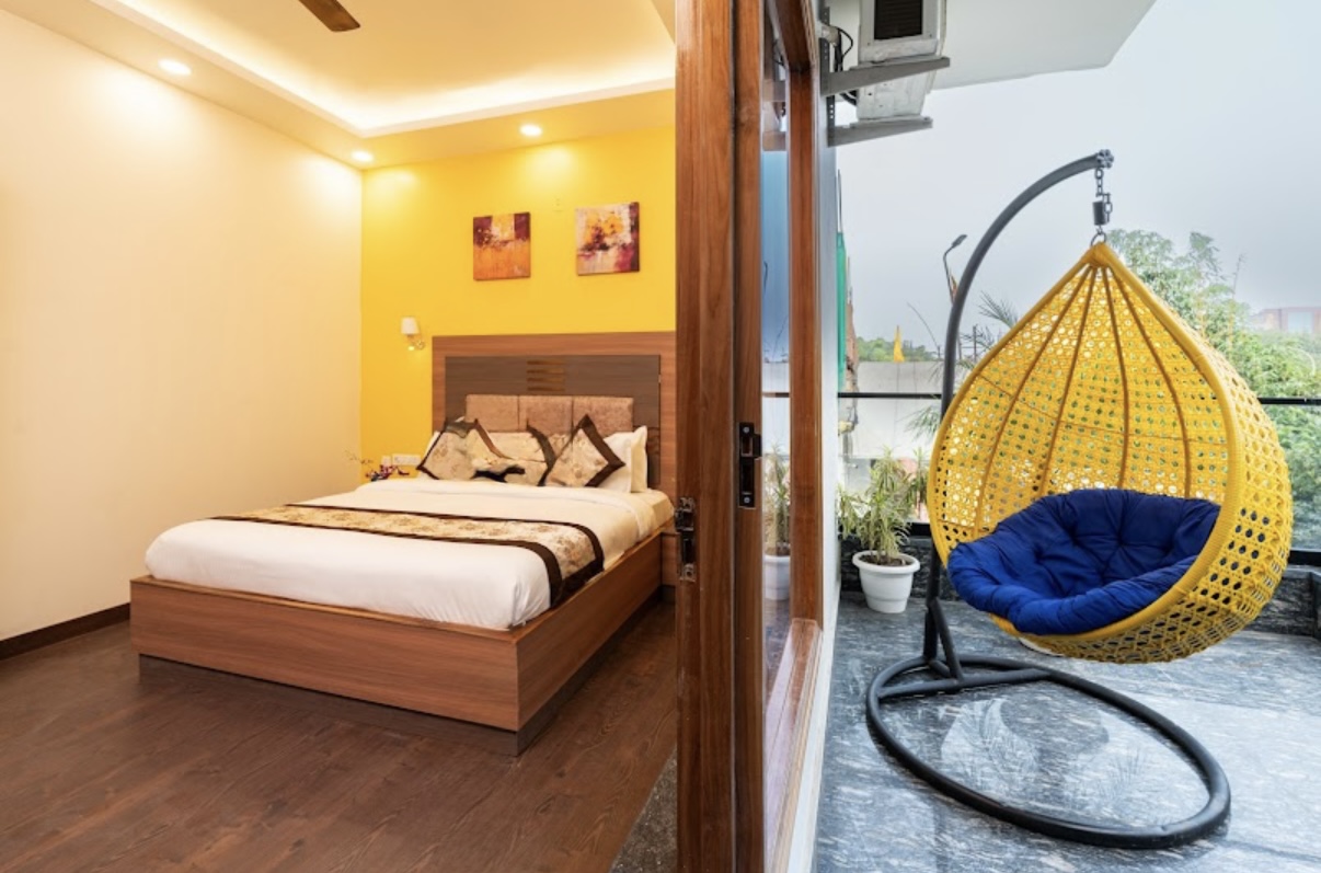 1 Bhk Service Apartment in Noida sector 72