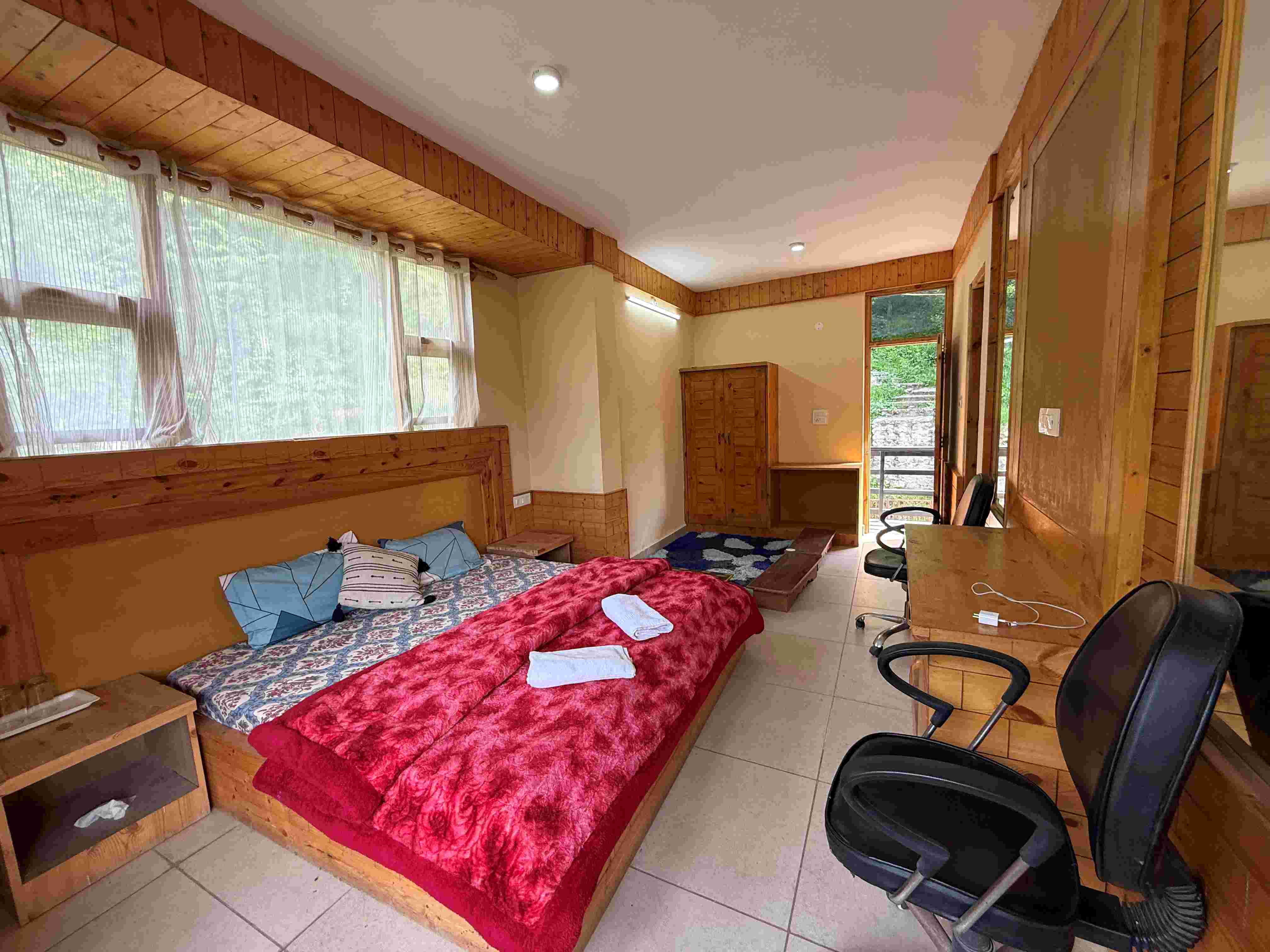 Boutique Family Suite Homestay Near Manali