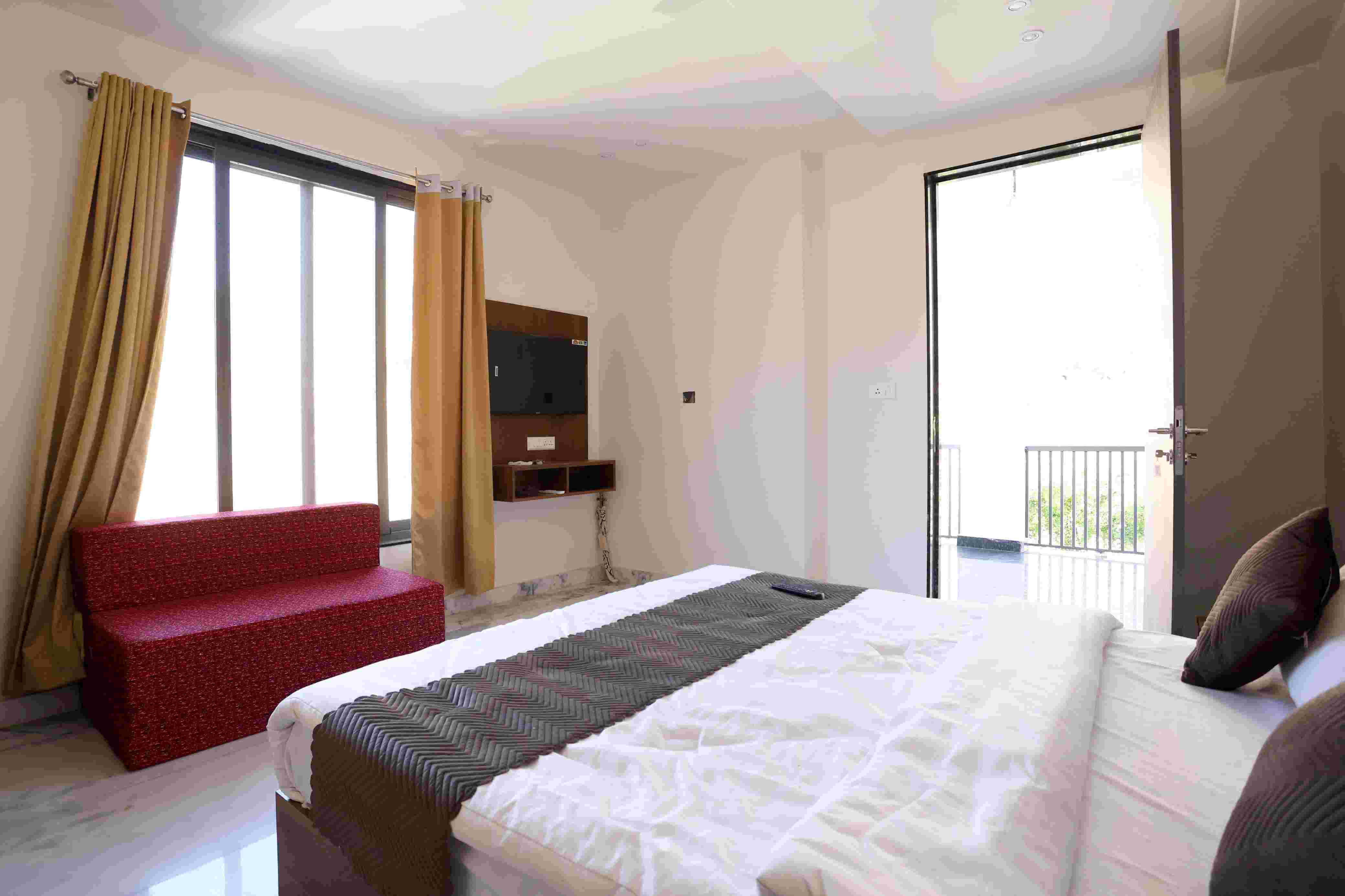 4 BHK Private Villa With Swimming Pool & Garden Area in Udaipur