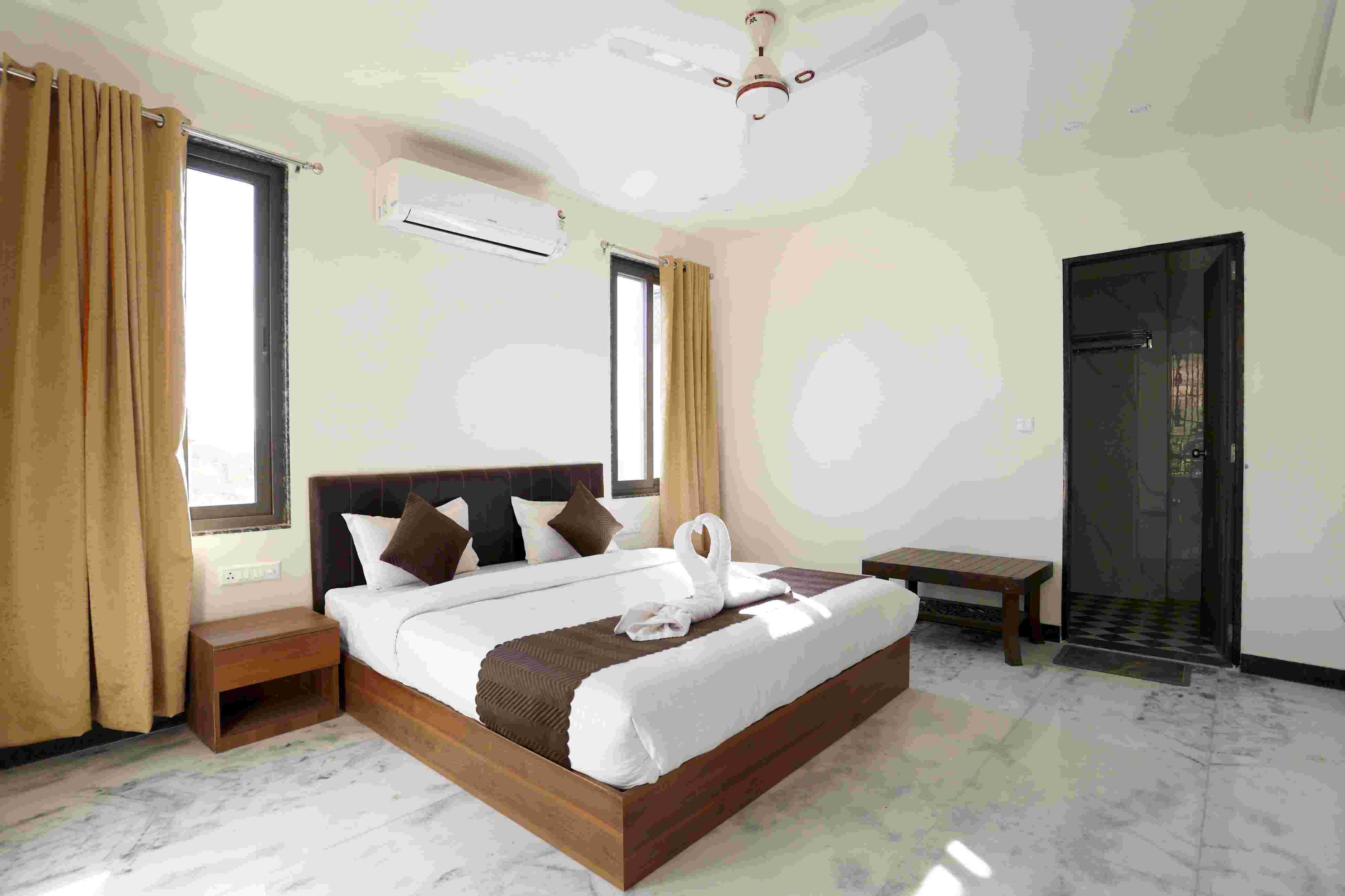 4 BHK Private Villa With Swimming Pool & Garden Area in Udaipur