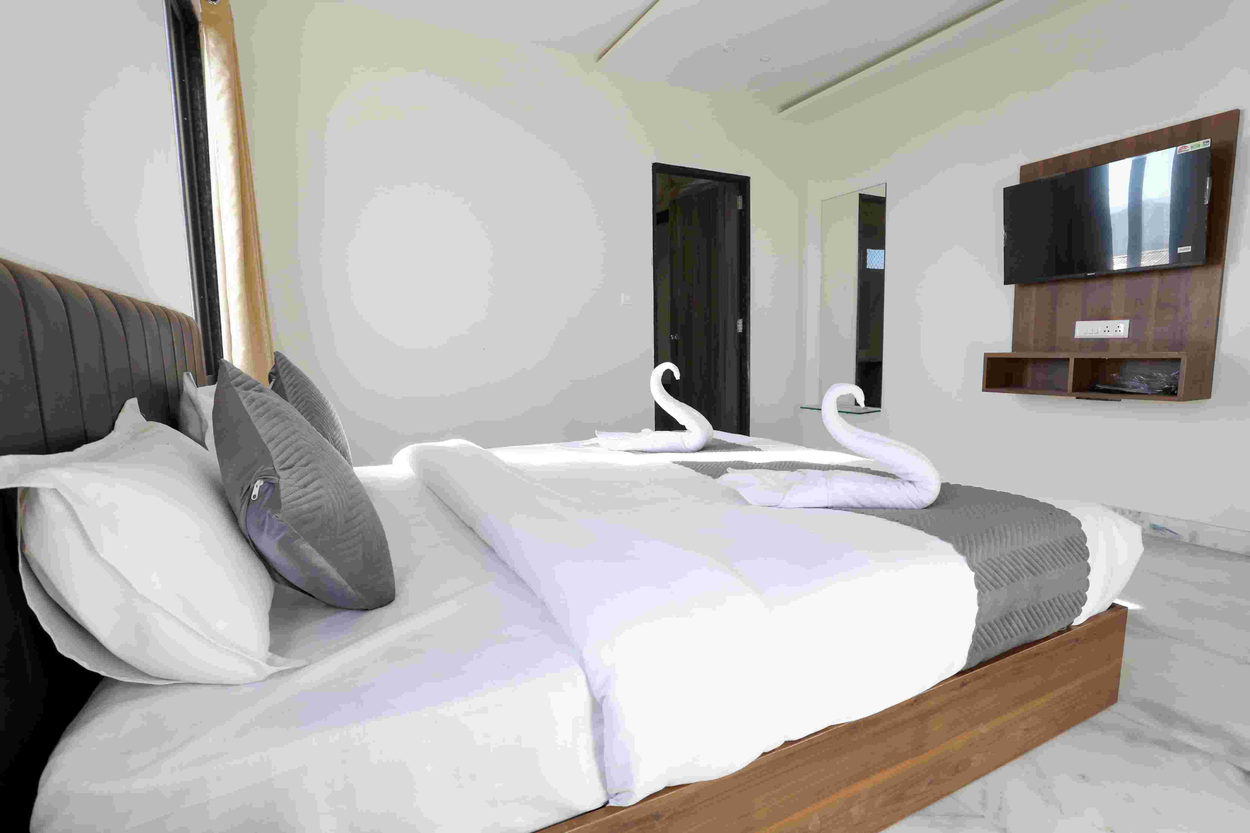 4 BHK Private Villa With Swimming Pool & Garden Area in Udaipur