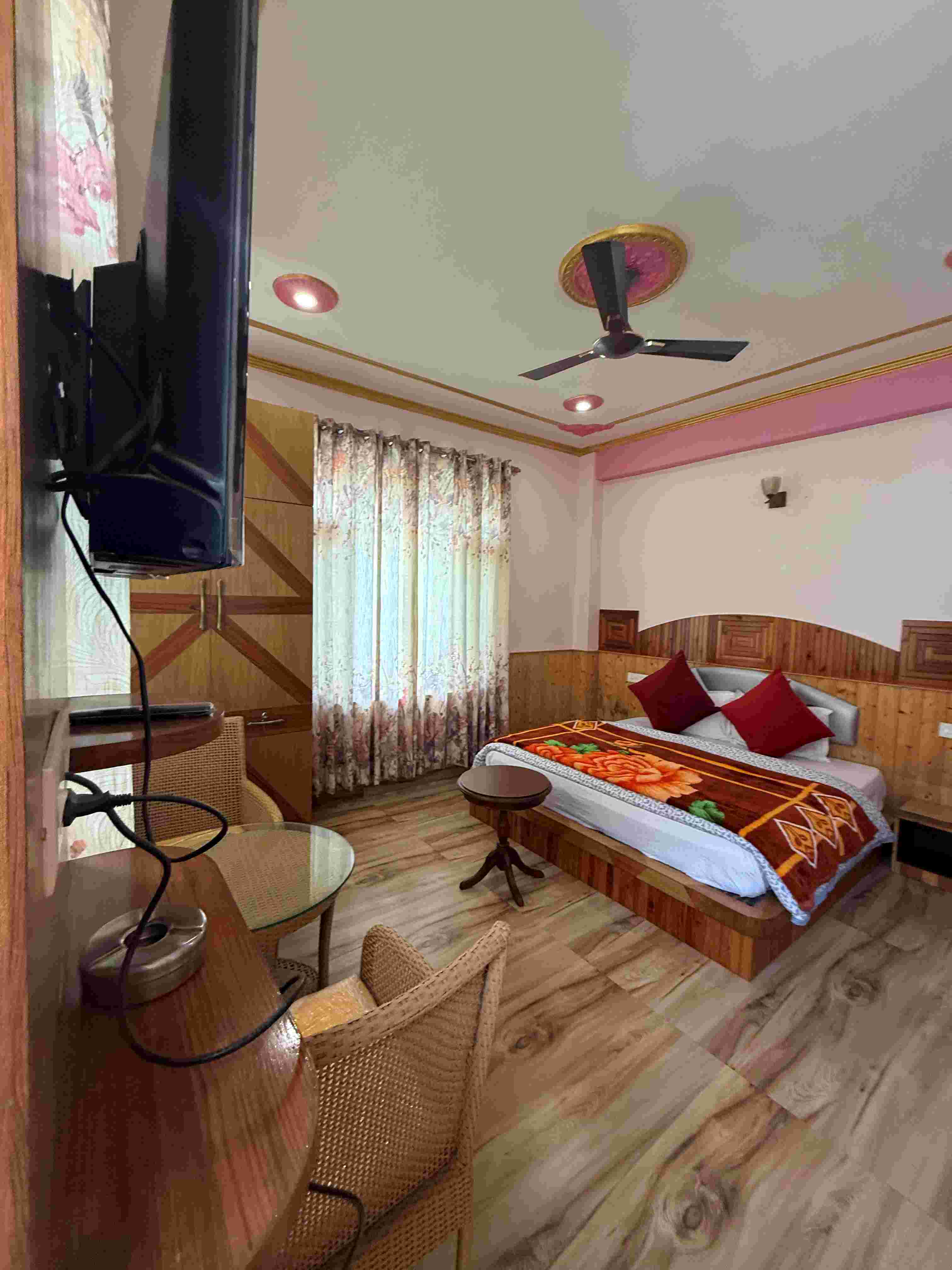 Himalyan Woods Homestay with Himachali Vibes Near Manali