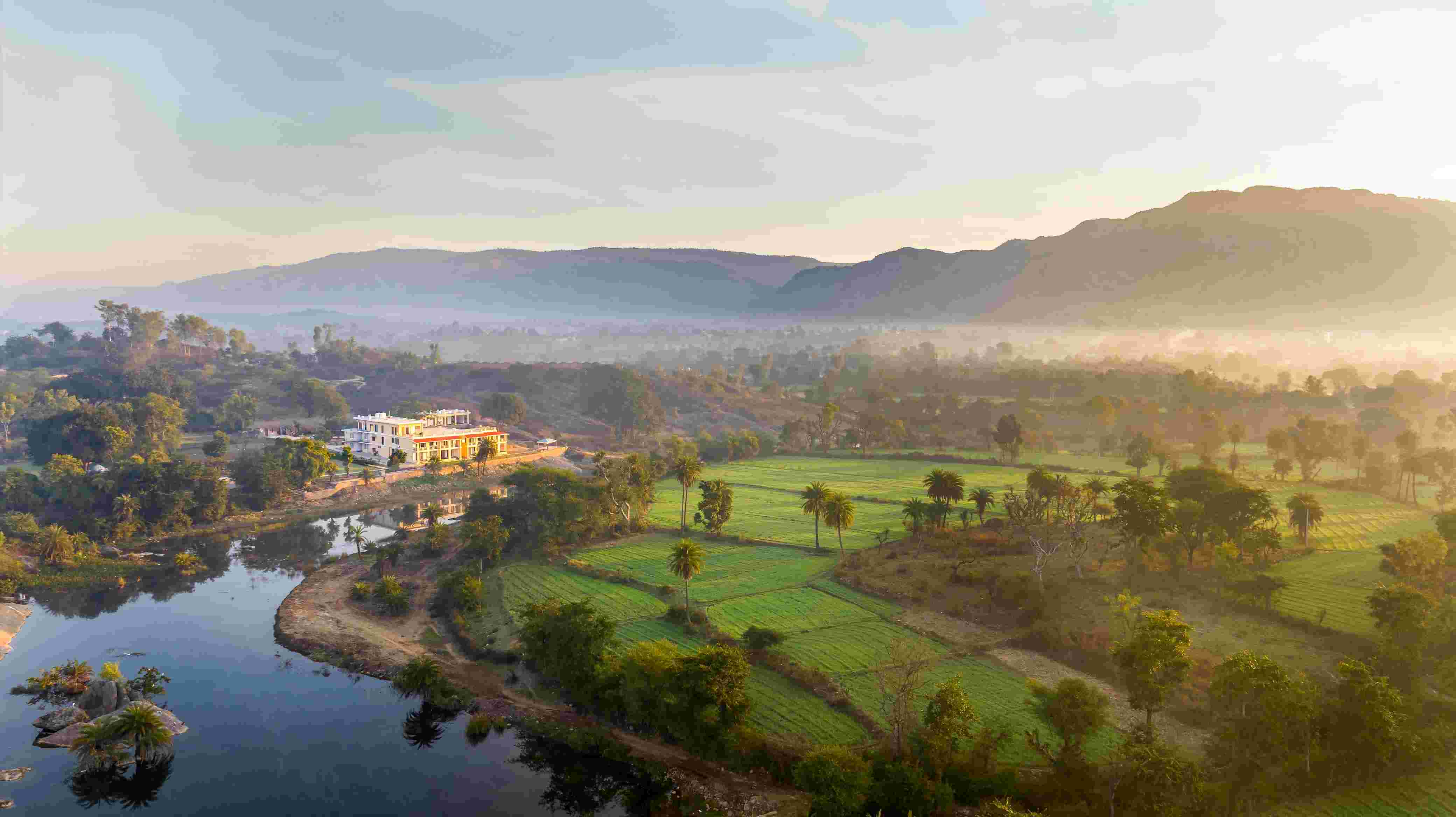 Luxurious Resort with Infinity Pool in Udaipur