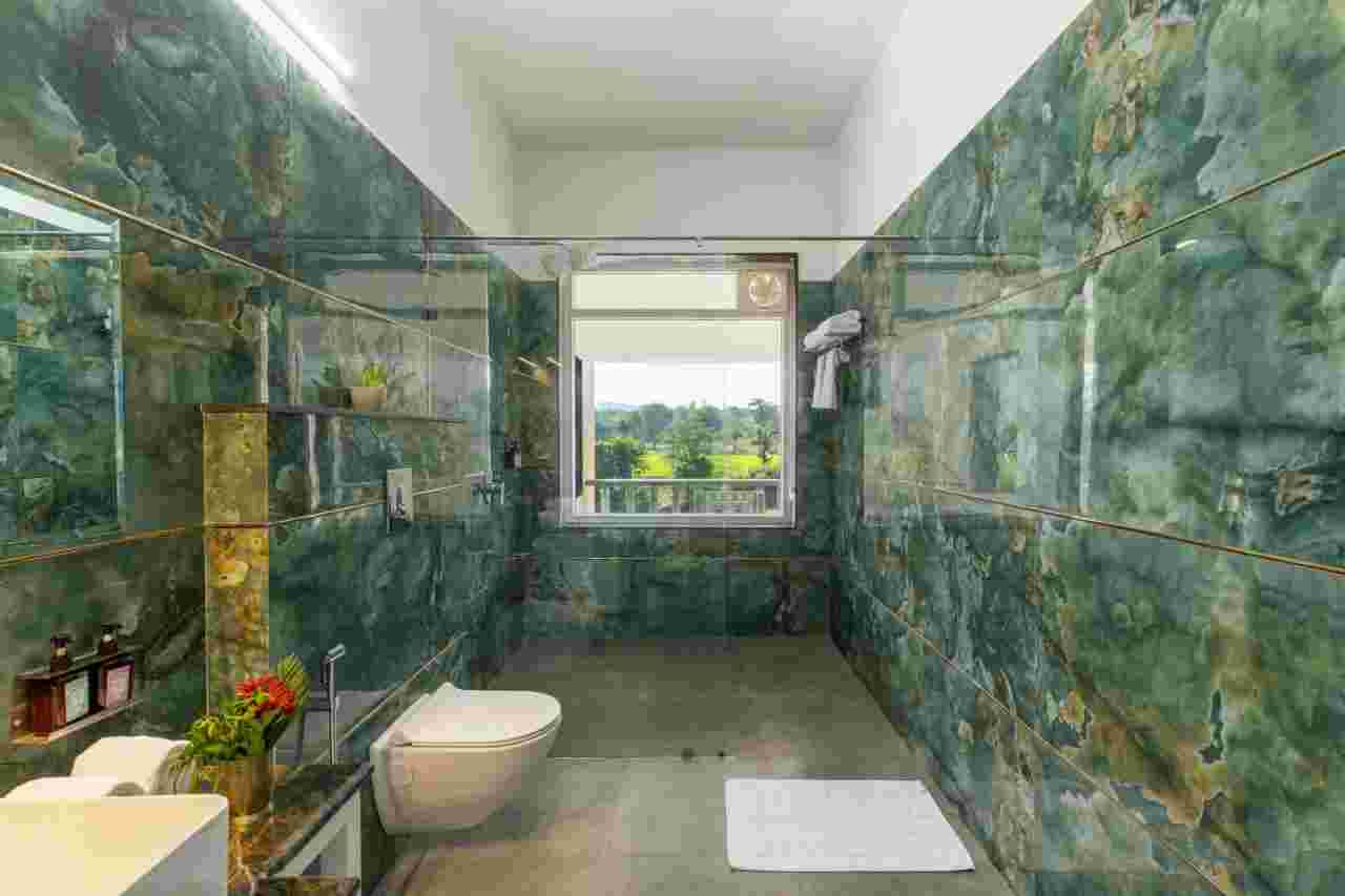 Luxurious Resort with Infinity Pool in Udaipur