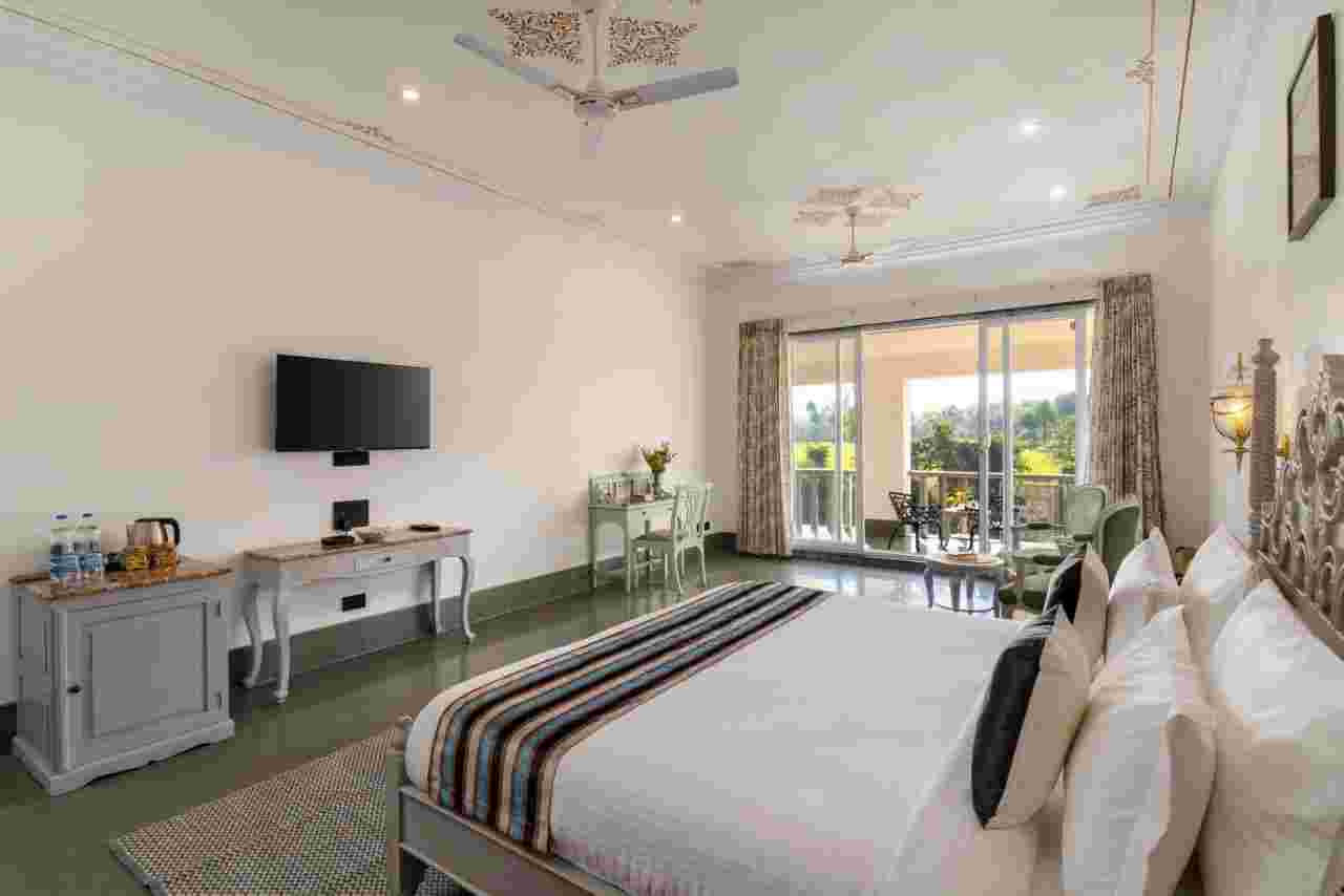 Luxurious Resort with Infinity Pool in Udaipur