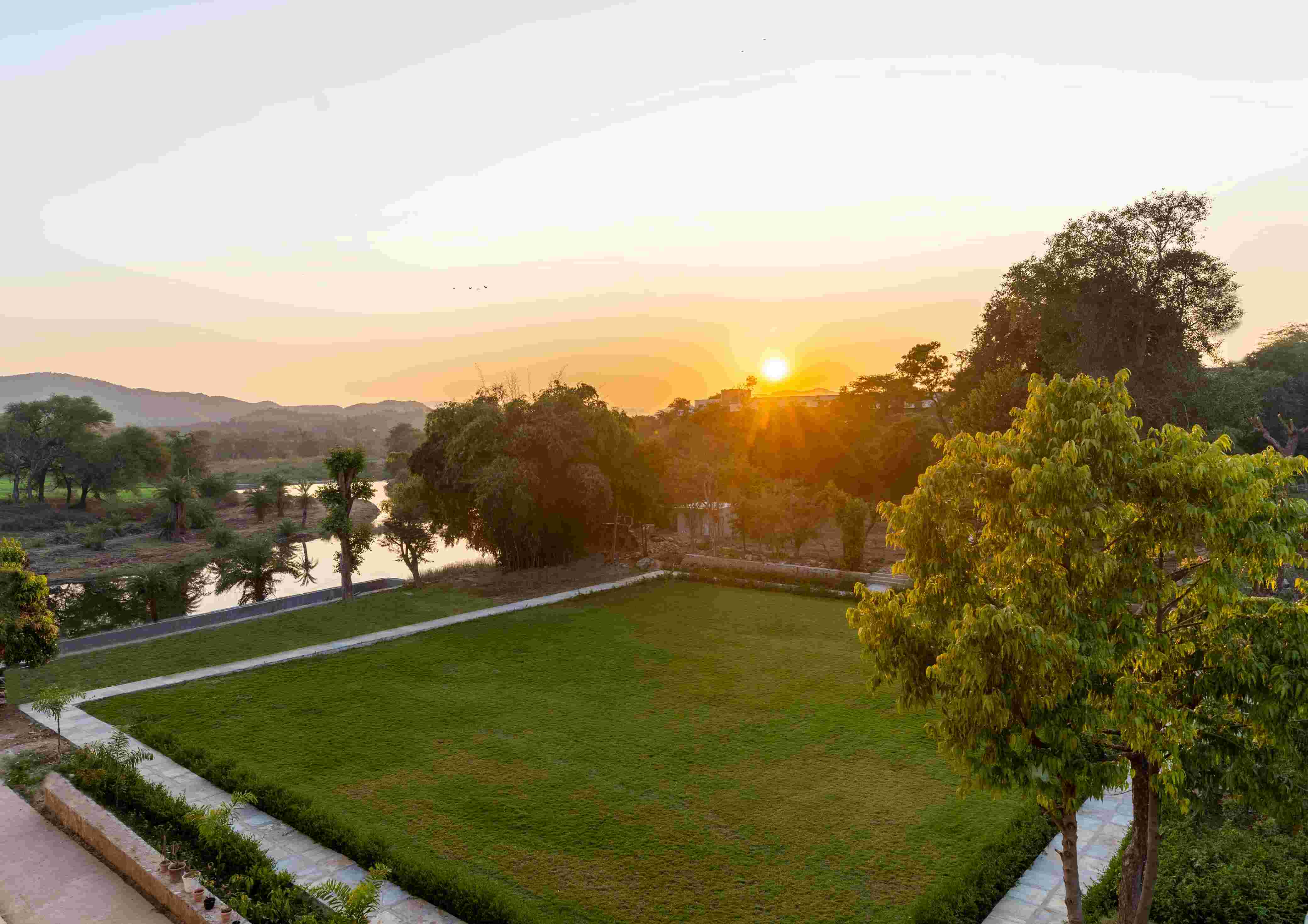 Luxurious Resort with Infinity Pool in Udaipur